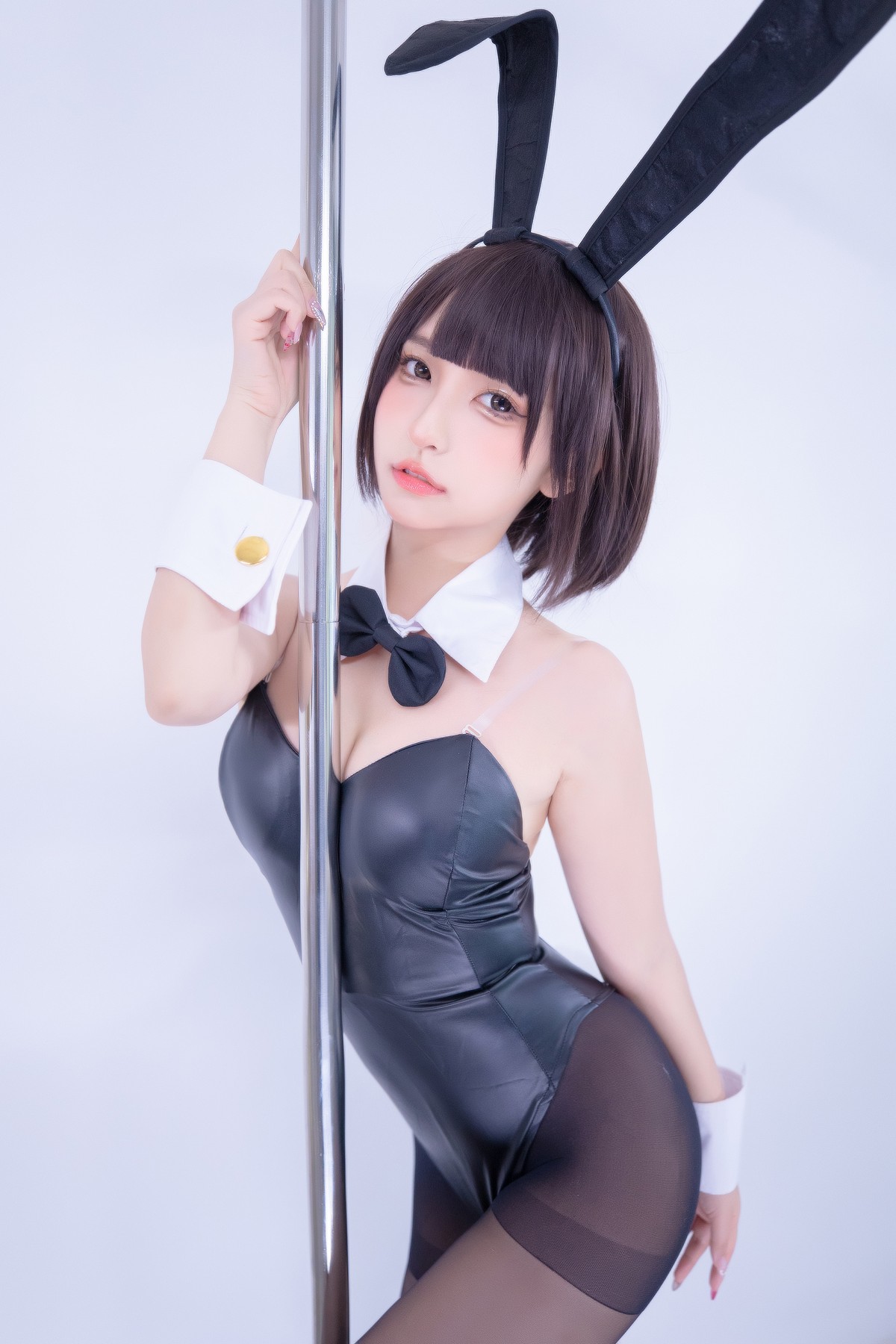 xgyw.top_萝莉美女神楽坂真冬兔女郎与钢管主题低胸连体衣配黑丝裤袜秀完美身材诱惑写真150P