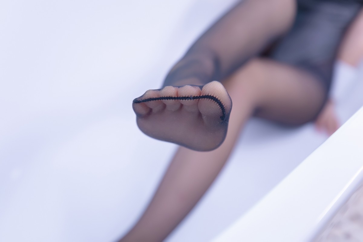 xgyw.top_萝莉美女神楽坂真冬兔女郎与钢管主题低胸连体衣配黑丝裤袜秀完美身材诱惑写真150P
