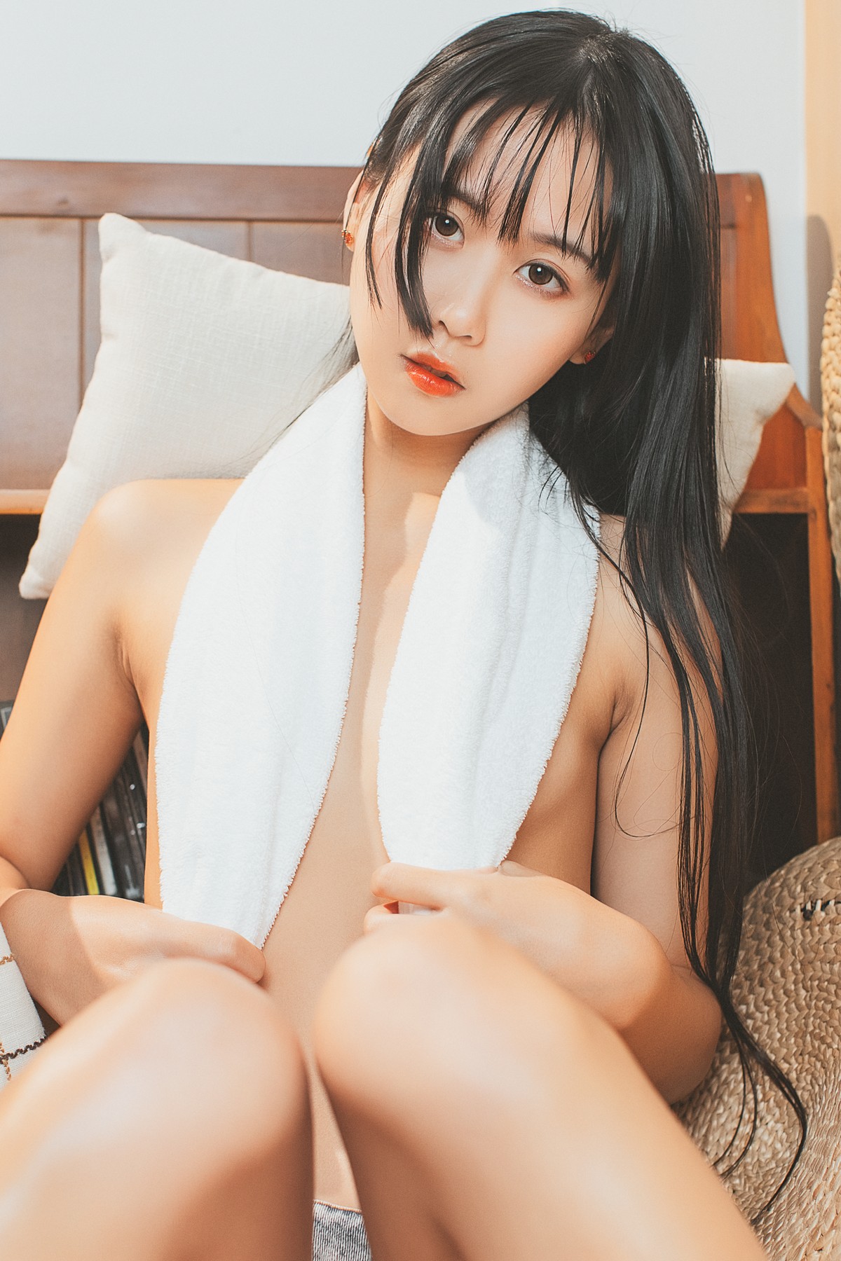 xgyw.top_阳光美少女萌芽儿o0少女午后主题私房性感白衬衣配齐逼牛仔短裤惹火诱惑写真40P