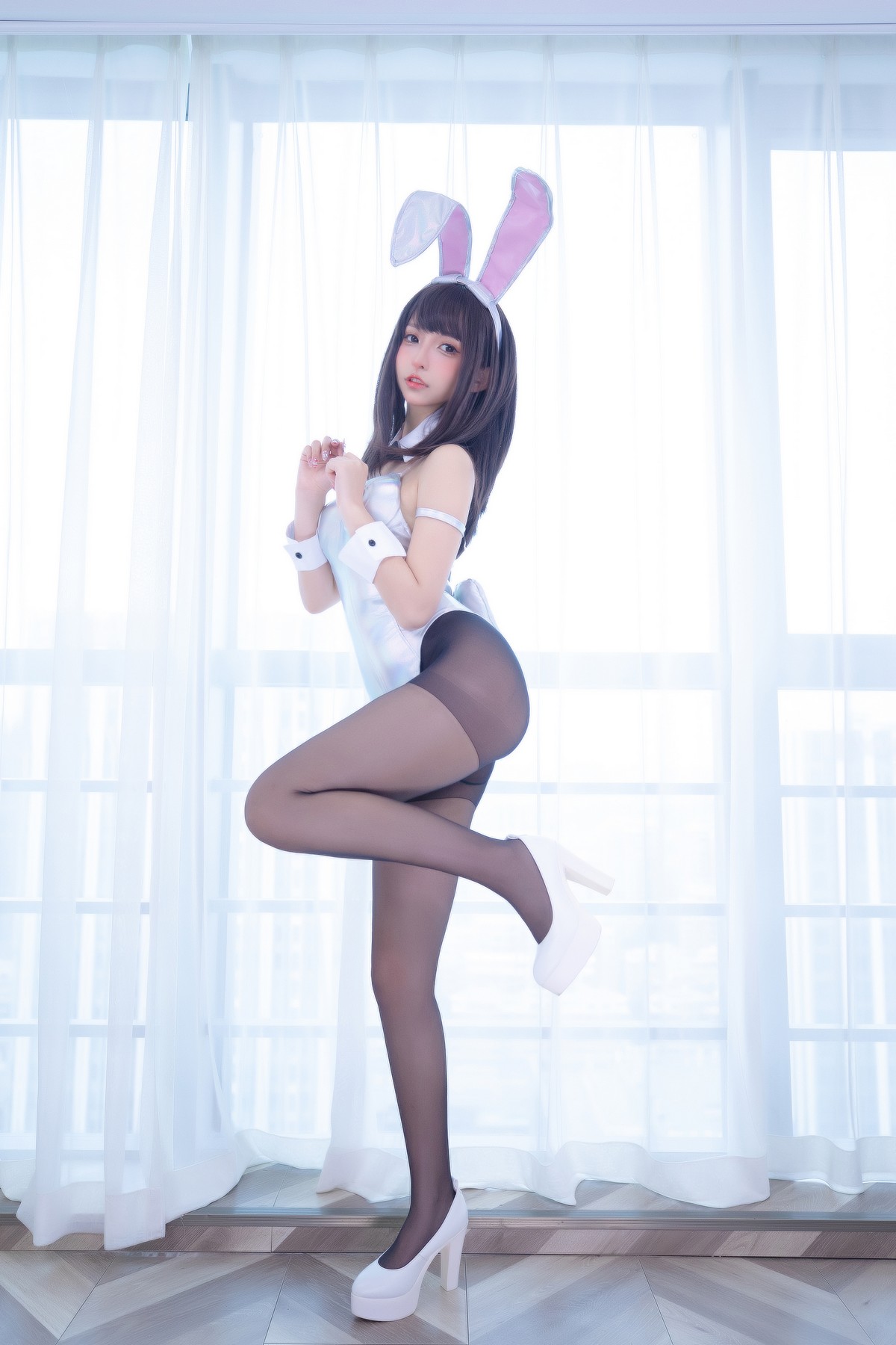 xgyw.top_萝莉美女神楽坂真冬兔女郎与钢管主题低胸连体衣配黑丝裤袜秀完美身材诱惑写真150P