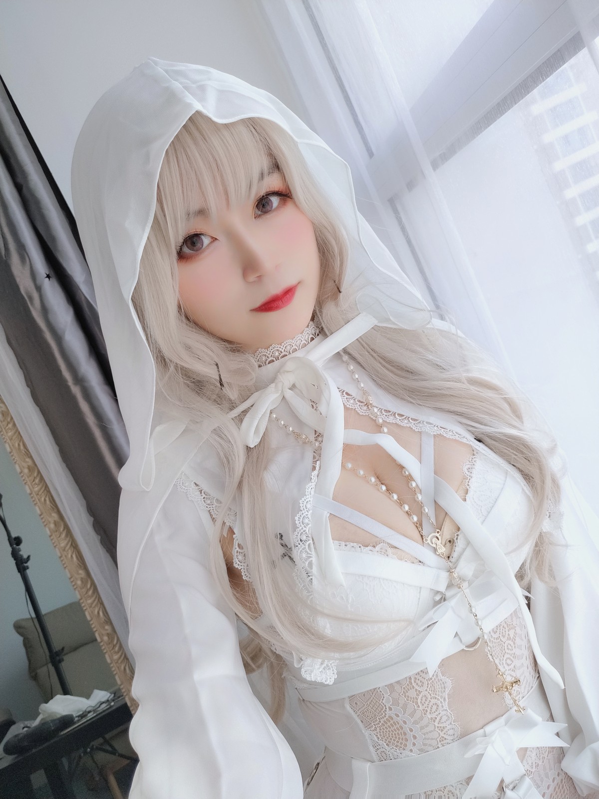xgyw.top_Coser小姐姐白银81纯白圣女主题私房纯白服饰配白丝吊袜秀完美身材诱惑写真56P