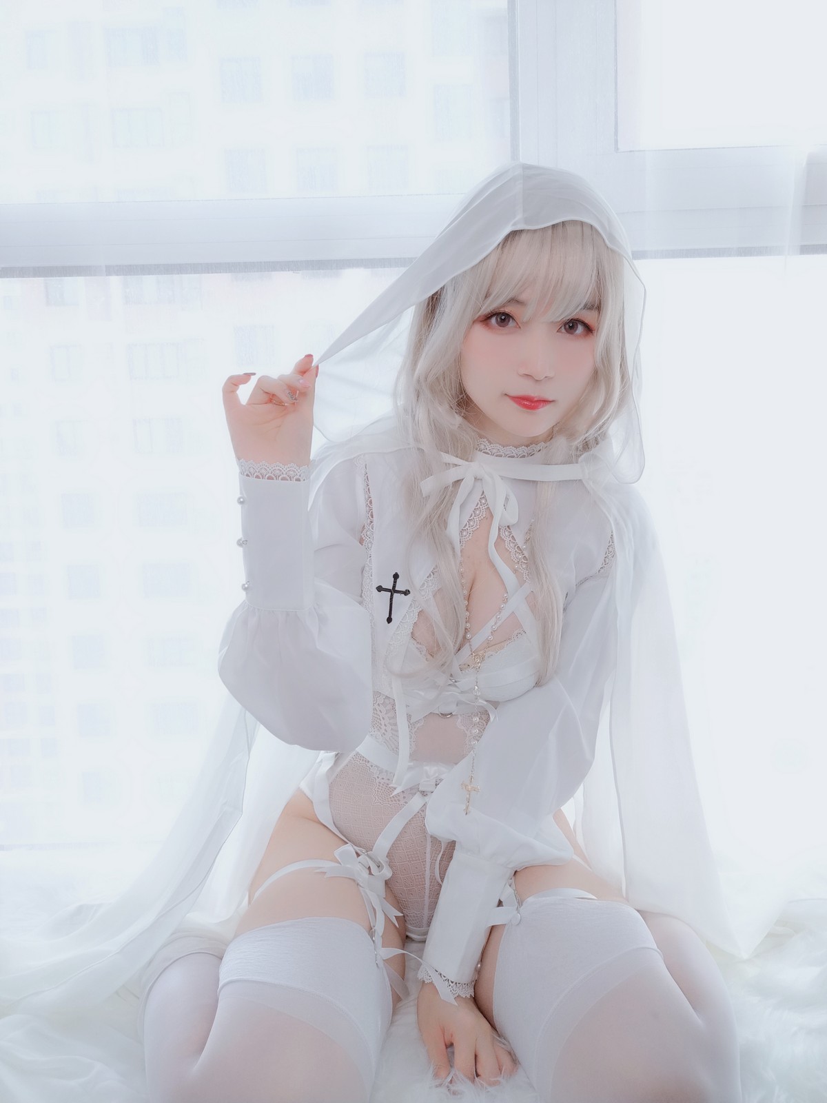 xgyw.top_Coser小姐姐白银81纯白圣女主题私房纯白服饰配白丝吊袜秀完美身材诱惑写真56P