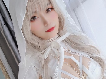 Coser大姐姐白银81纯白圣女主题私人纯白服饰配白丝吊袜秀完美身材骚扰写真56P