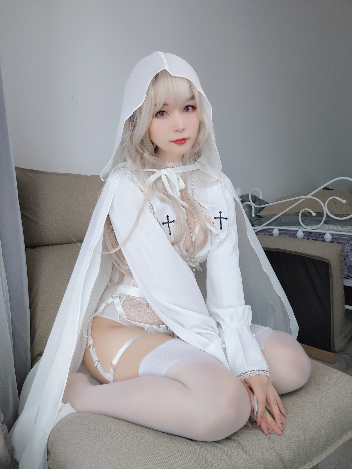 xgyw.top_Coser小姐姐白银81纯白圣女主题私房纯白服饰配白丝吊袜秀完美身材诱惑写真56P