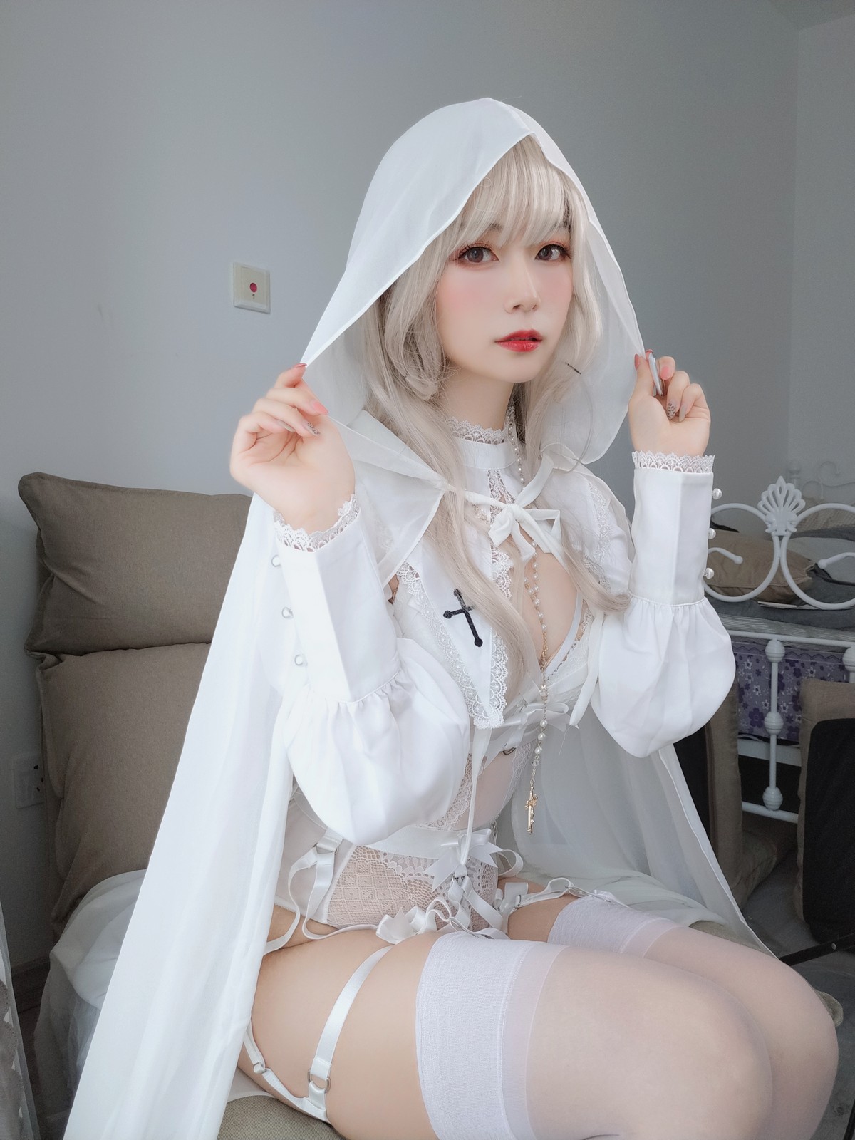 xgyw.top_Coser小姐姐白银81纯白圣女主题私房纯白服饰配白丝吊袜秀完美身材诱惑写真56P
