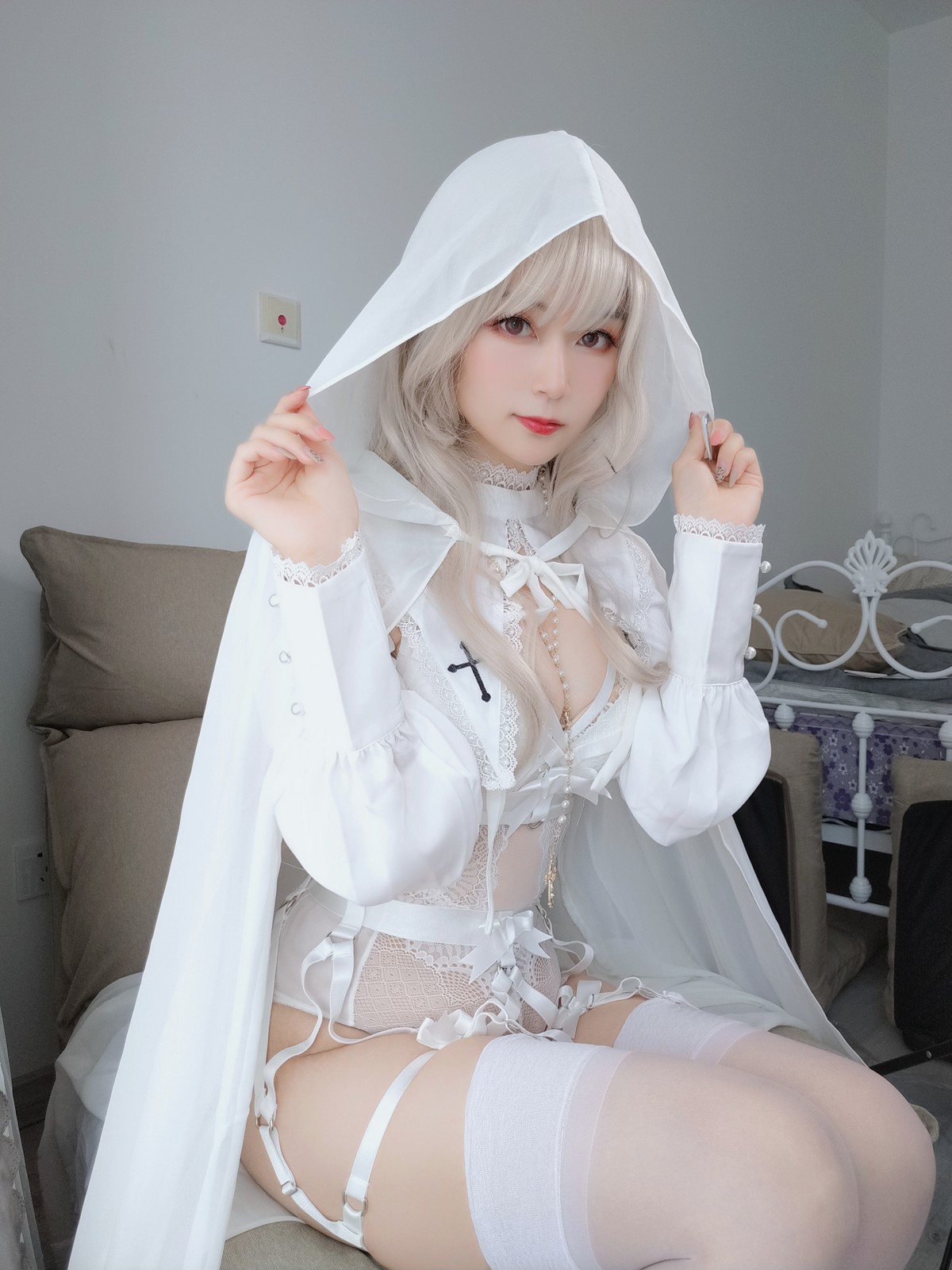 xgyw.top_Coser小姐姐白银81纯白圣女主题私房纯白服饰配白丝吊袜秀完美身材诱惑写真56P