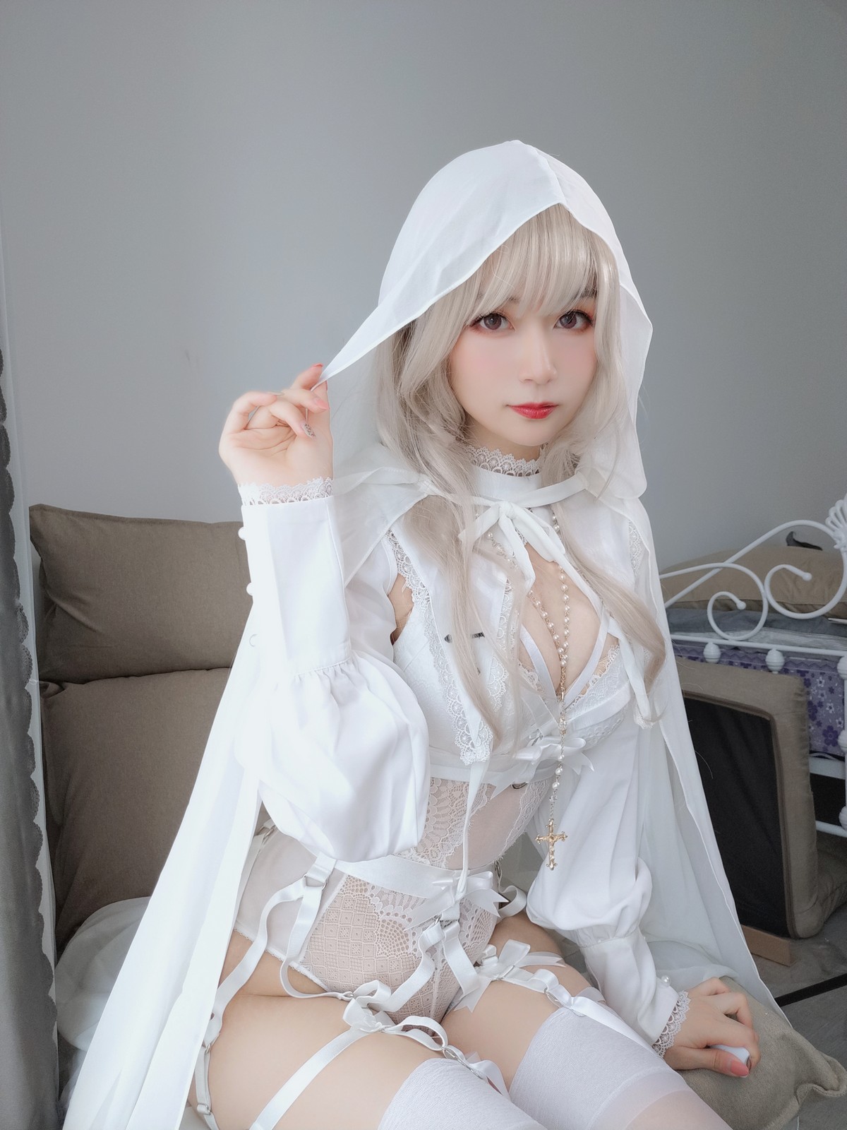 xgyw.top_Coser小姐姐白银81纯白圣女主题私房纯白服饰配白丝吊袜秀完美身材诱惑写真56P