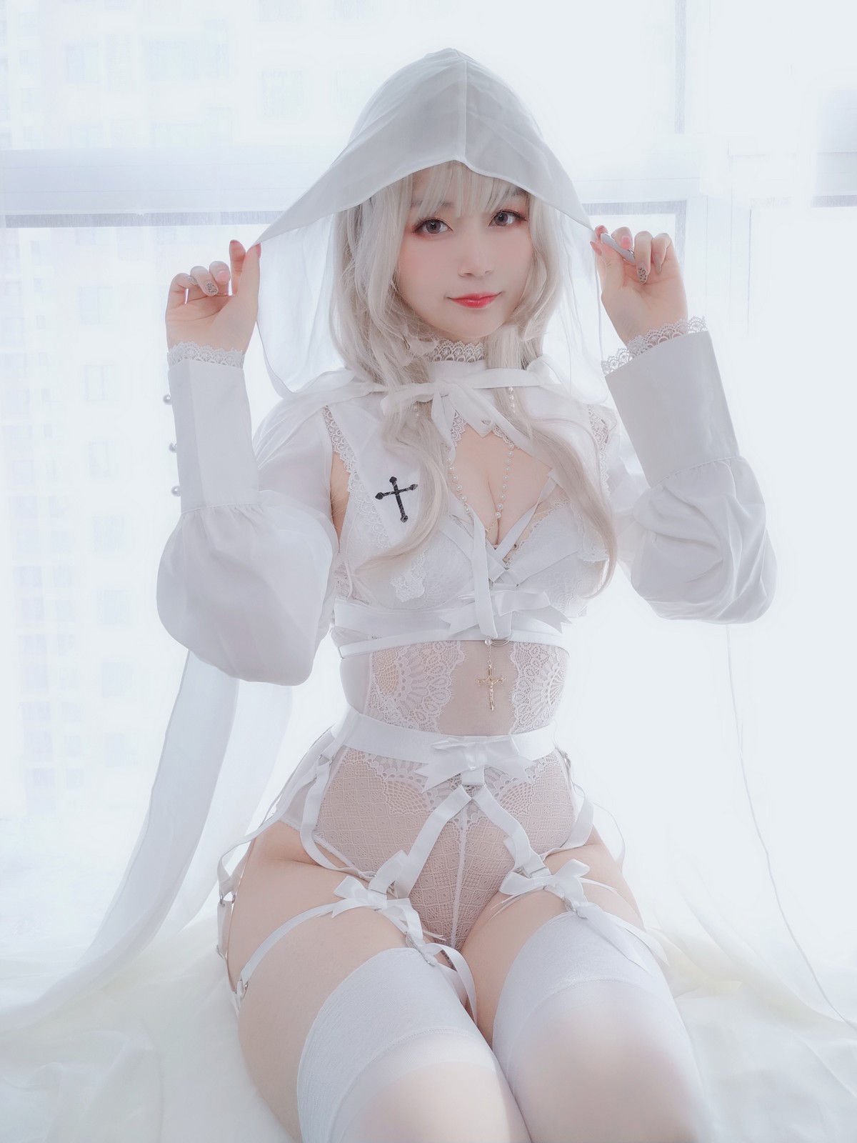 xgyw.top_Coser小姐姐白银81纯白圣女主题私房纯白服饰配白丝吊袜秀完美身材诱惑写真56P