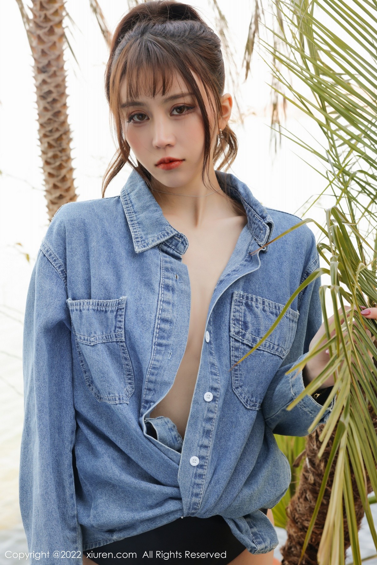 xgyw.top_XiuRen第4804期_模特tina_甜仔大理旅拍脱牛仔衣露黑色连体衣秀凹凸身材诱惑写真40P