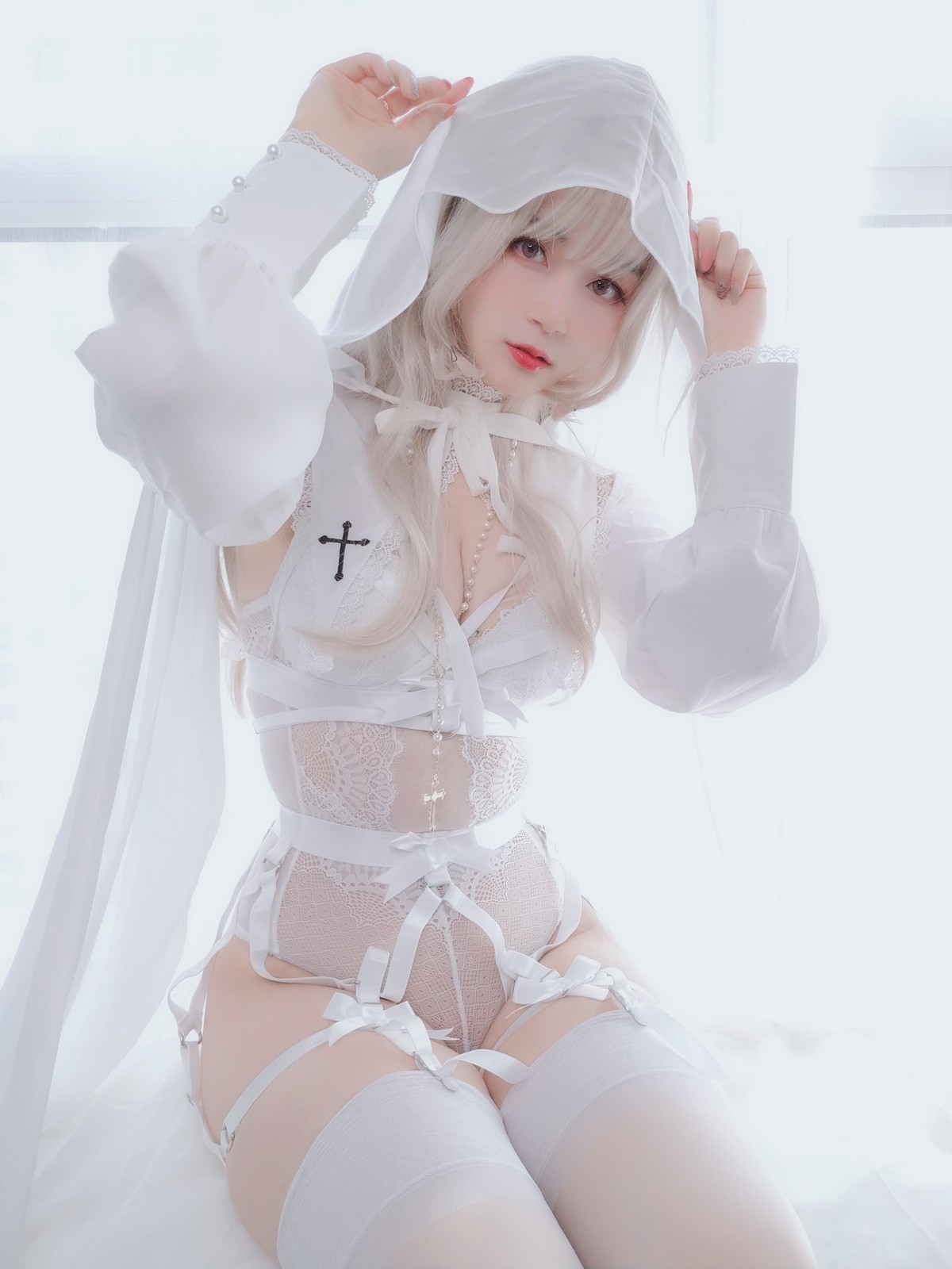 xgyw.top_Coser小姐姐白银81纯白圣女主题私房纯白服饰配白丝吊袜秀完美身材诱惑写真56P