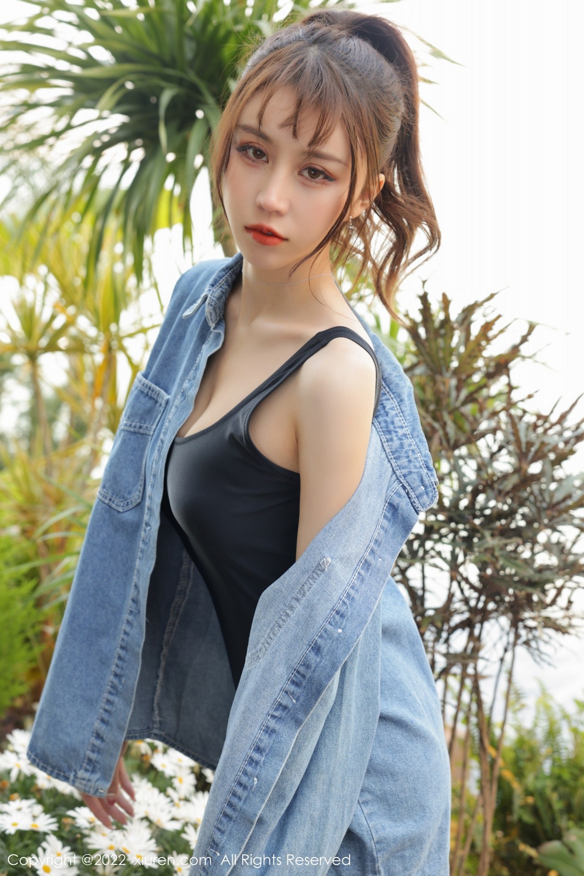 xgyw.top_XiuRen第4804期_模特tina_甜仔大理旅拍脱牛仔衣露黑色连体衣秀凹凸身材诱惑写真40P