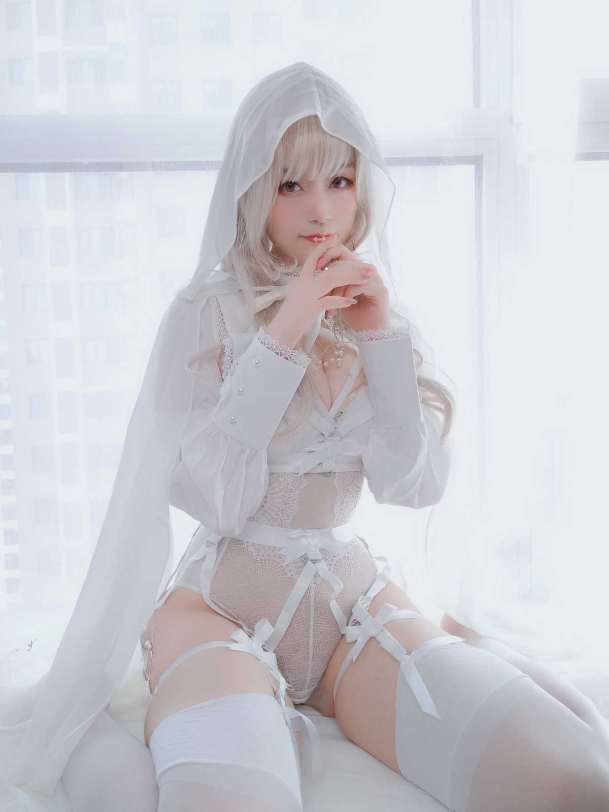 xgyw.top_Coser小姐姐白银81纯白圣女主题私房纯白服饰配白丝吊袜秀完美身材诱惑写真56P