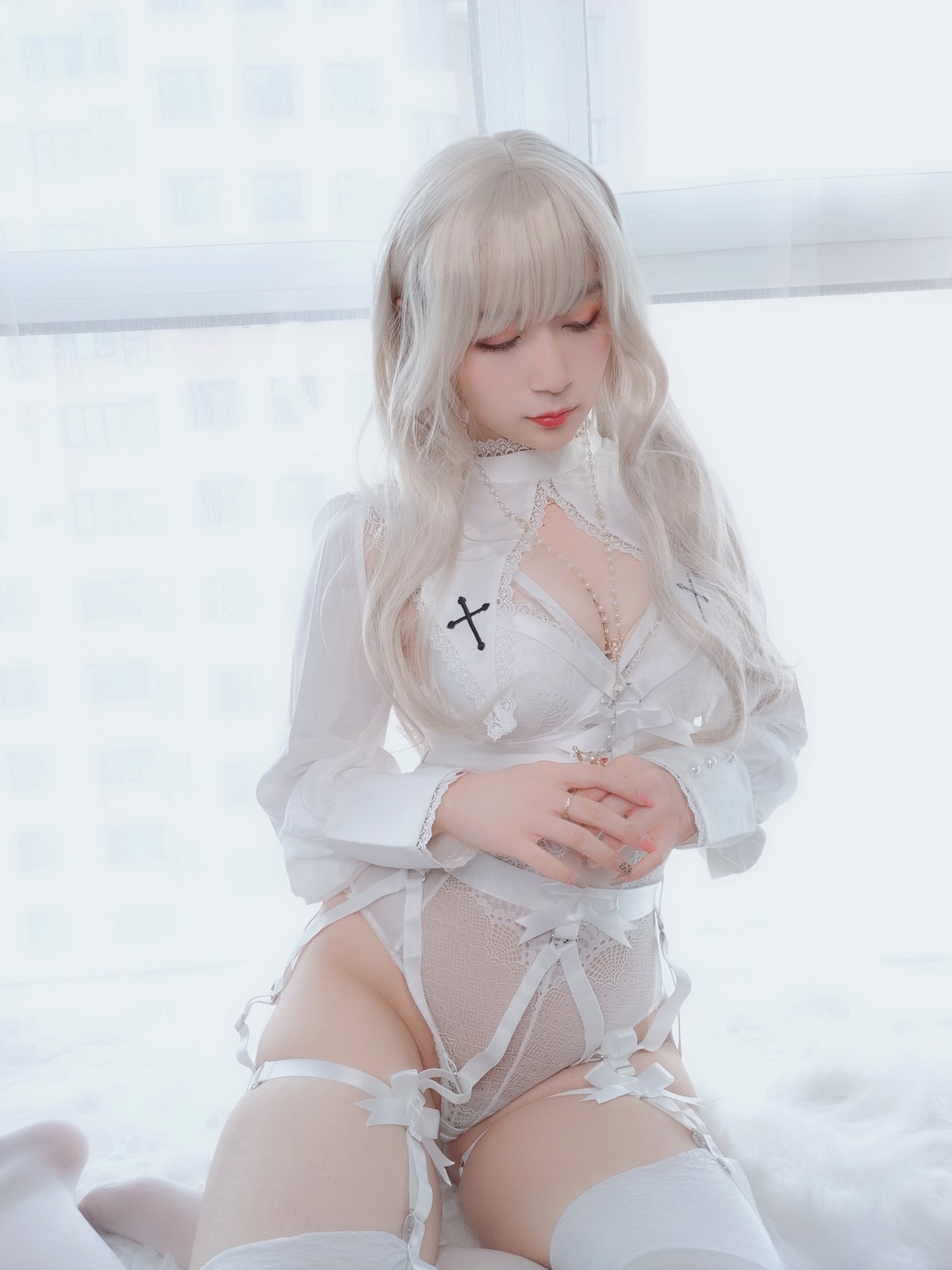 xgyw.top_Coser小姐姐白银81纯白圣女主题私房纯白服饰配白丝吊袜秀完美身材诱惑写真56P