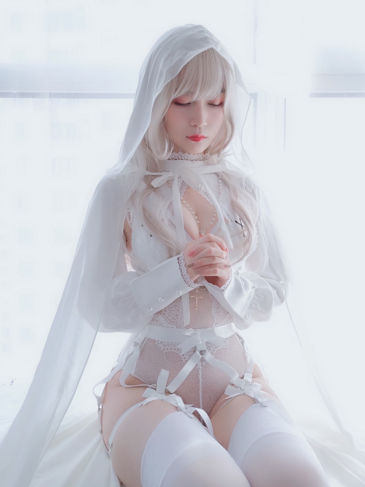 xgyw.top_Coser小姐姐白银81纯白圣女主题私房纯白服饰配白丝吊袜秀完美身材诱惑写真56P