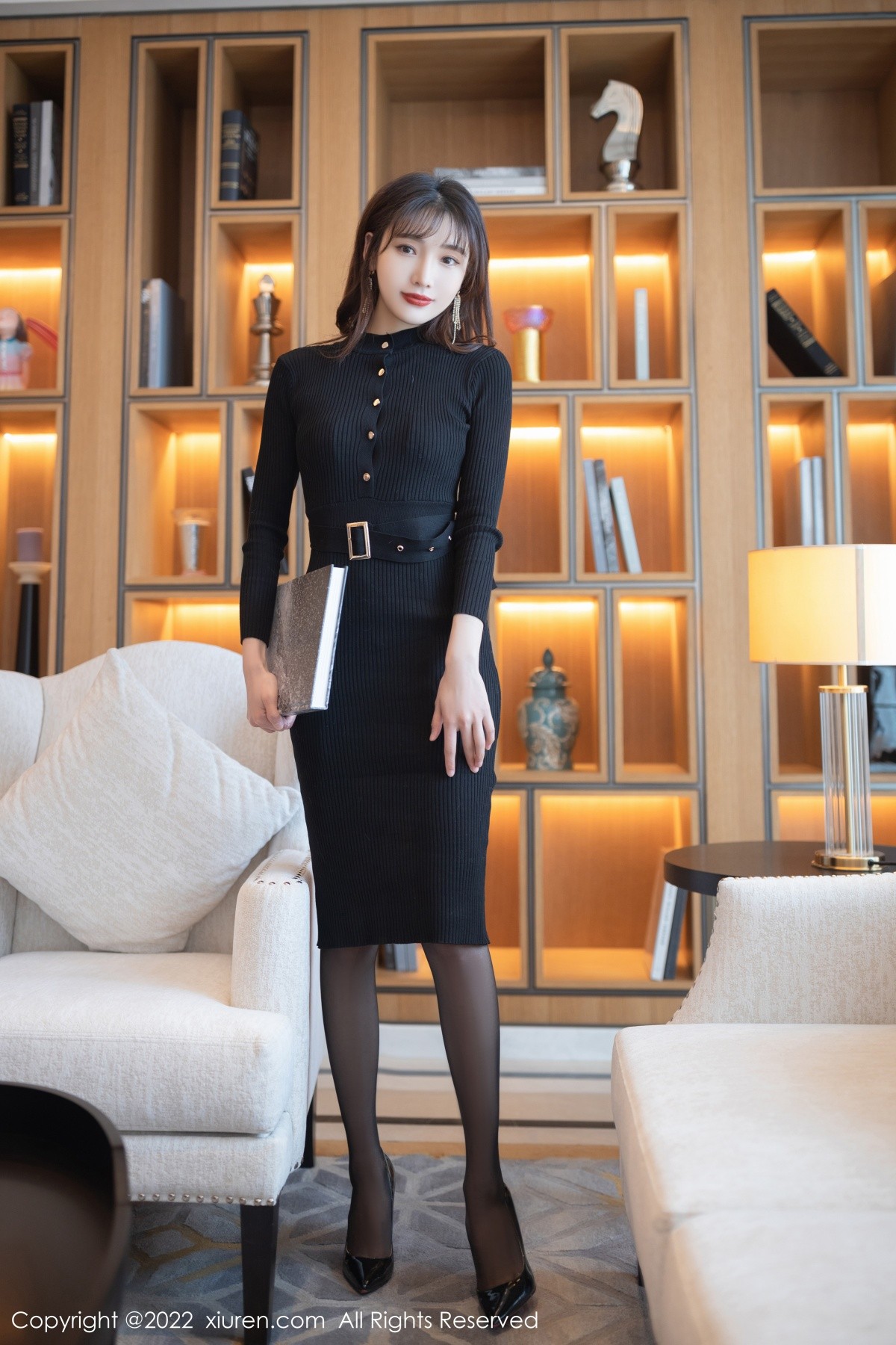 xgyw.top_XiuRen第4806期_模特陆萱萱珠三角旅拍秘书日常红色蕾丝内衣配蕾丝袜诱惑写真78P