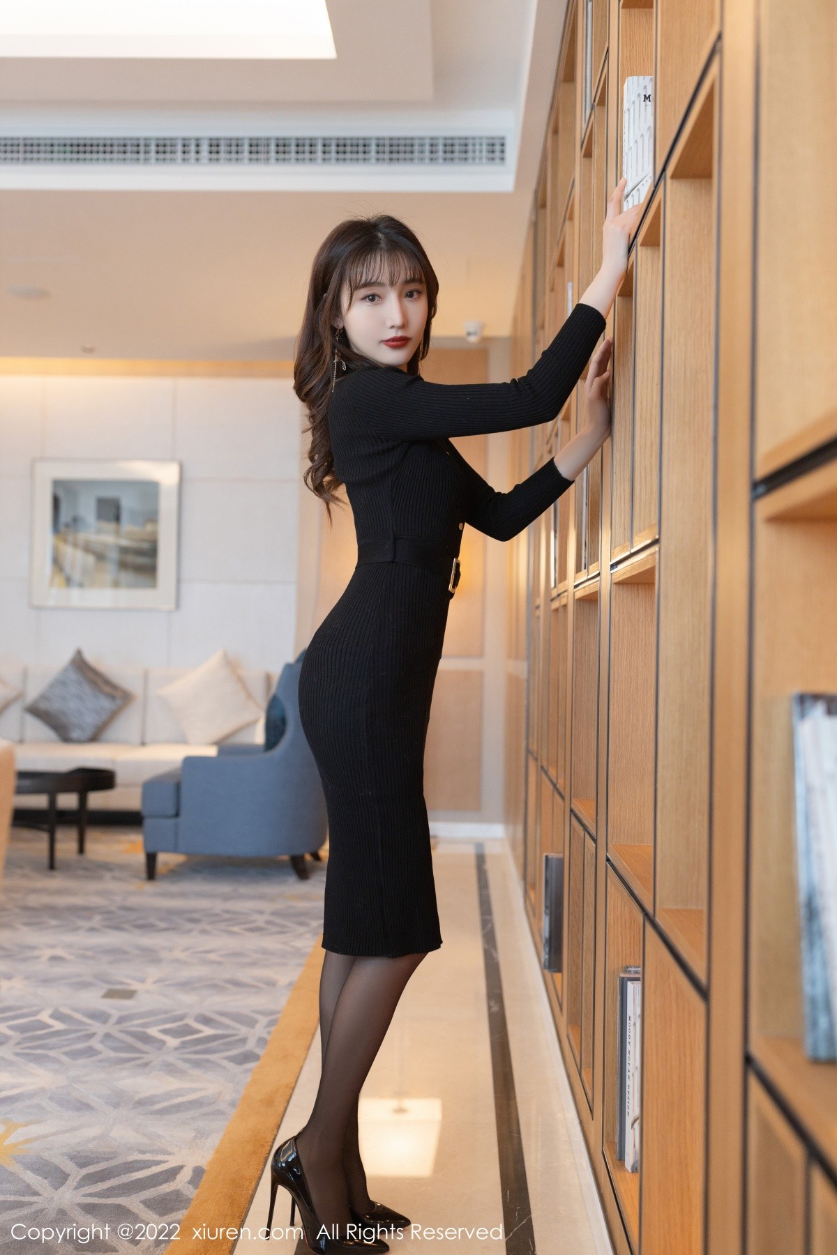 xgyw.top_XiuRen第4806期_模特陆萱萱珠三角旅拍秘书日常红色蕾丝内衣配蕾丝袜诱惑写真78P