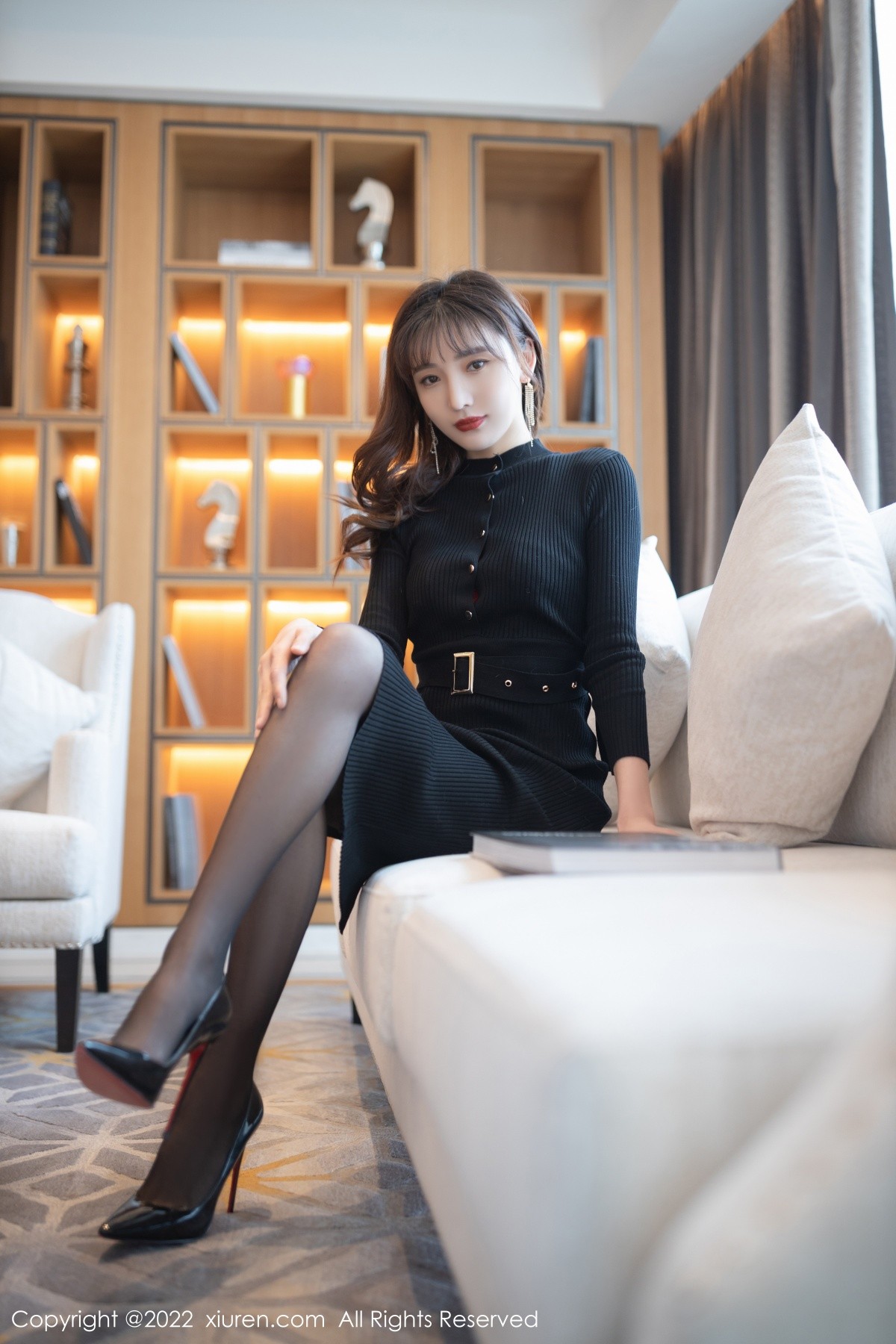 xgyw.top_XiuRen第4806期_模特陆萱萱珠三角旅拍秘书日常红色蕾丝内衣配蕾丝袜诱惑写真78P