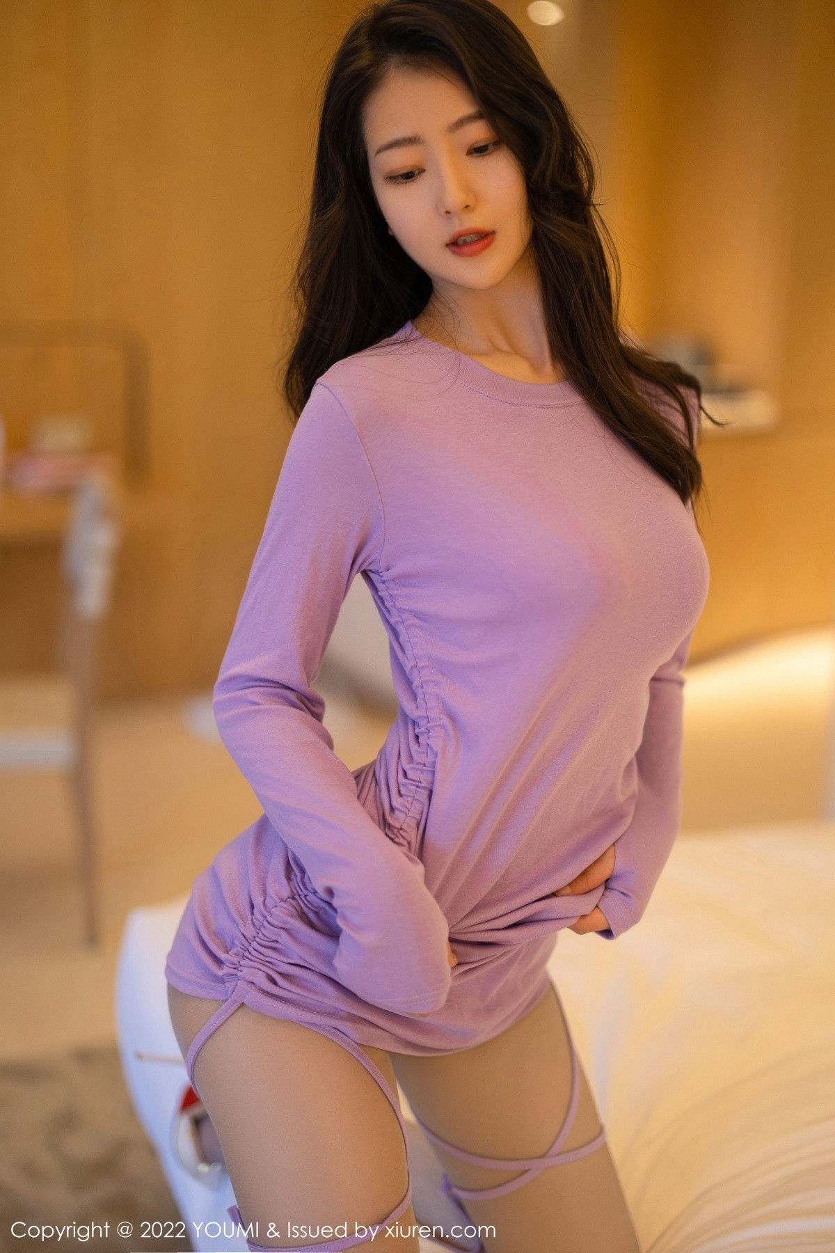 xgyw.top_[YouMi尤蜜荟]Vol.771_模特熊小诺三亚旅拍性感紫色连衣短裙半脱露蕾丝内衣诱惑写真64P