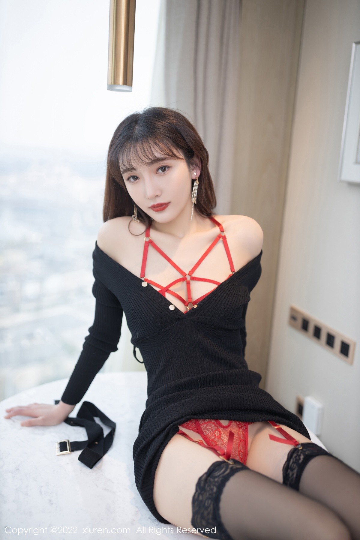 xgyw.top_XiuRen第4806期_模特陆萱萱珠三角旅拍秘书日常红色蕾丝内衣配蕾丝袜诱惑写真78P