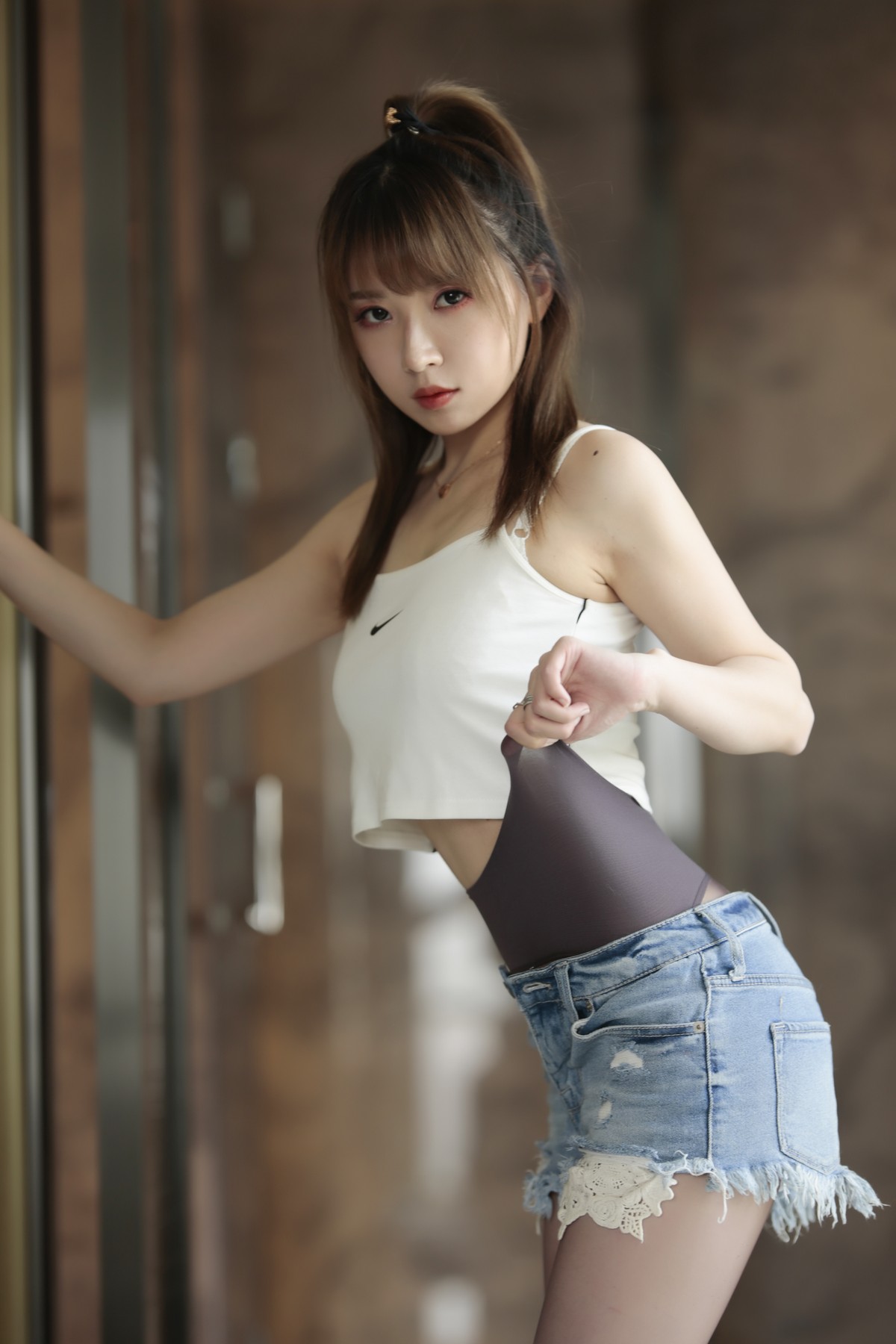 xgyw.top_斗鱼主播小女巫露娜牛仔小裤裤主题私房半脱牛仔短裤露无内黑丝极致诱惑写真78P