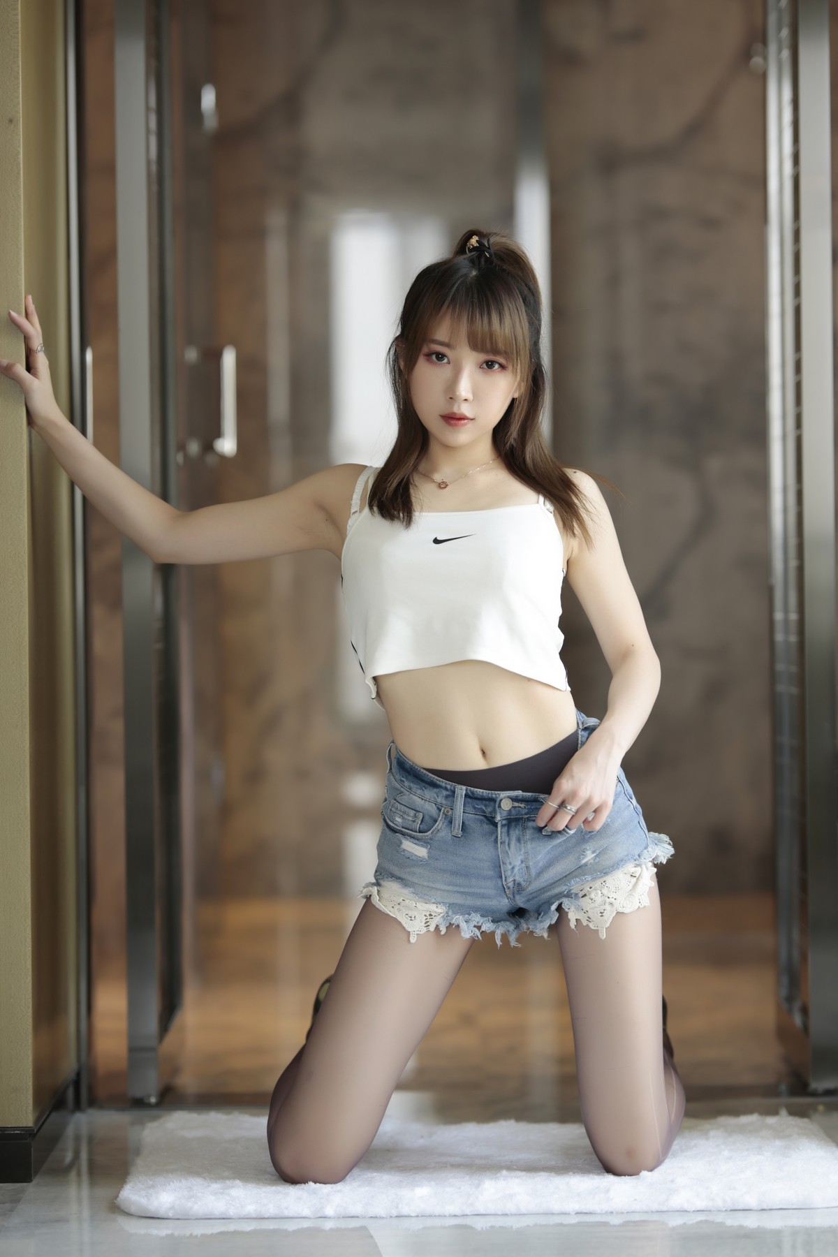 xgyw.top_斗鱼主播小女巫露娜牛仔小裤裤主题私房半脱牛仔短裤露无内黑丝极致诱惑写真78P