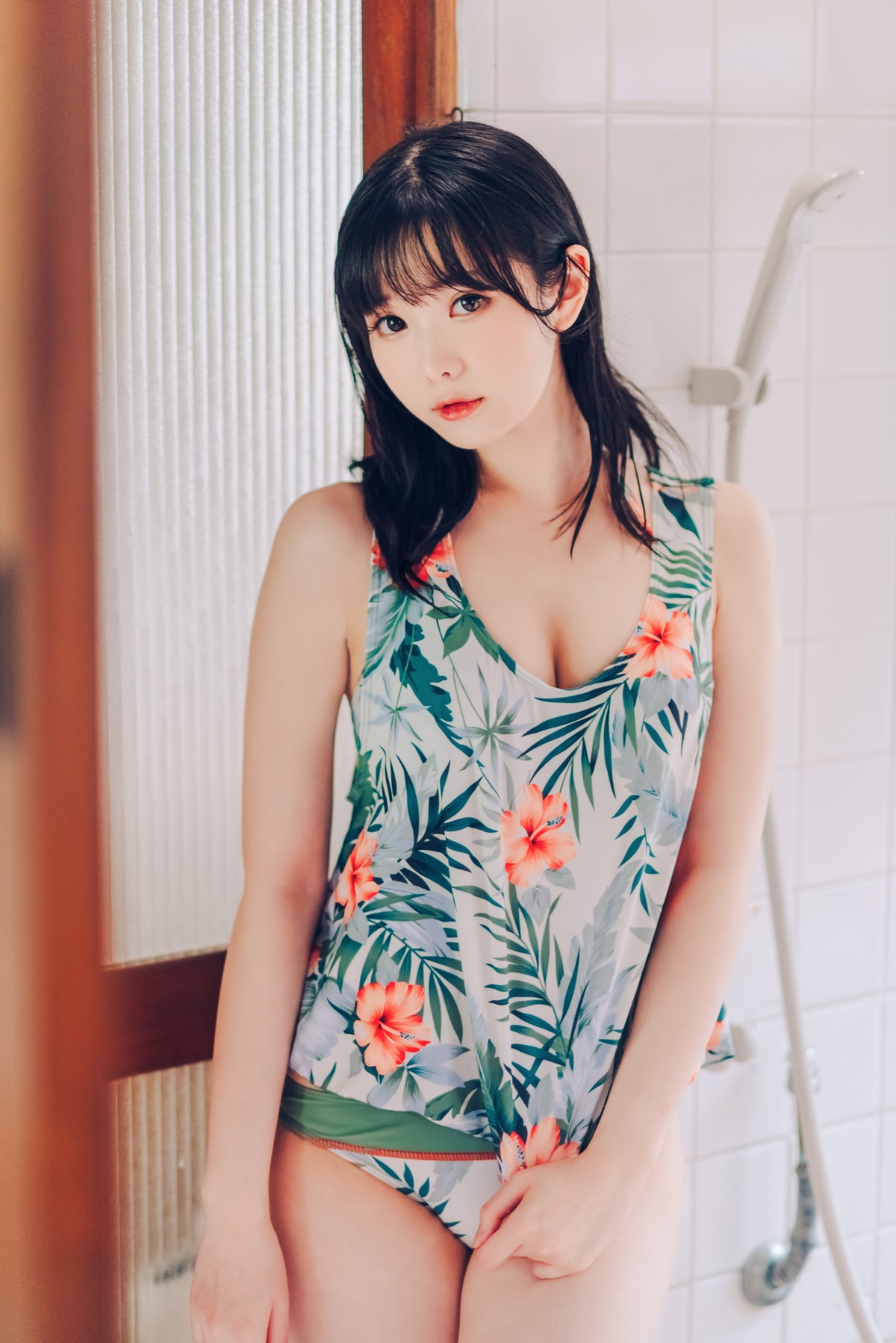 xgyw.top_微博妹纸霜月shimo-Summer主题私房性感吊带 黑丝猫女郎 泳池比基尼迷人写真95P