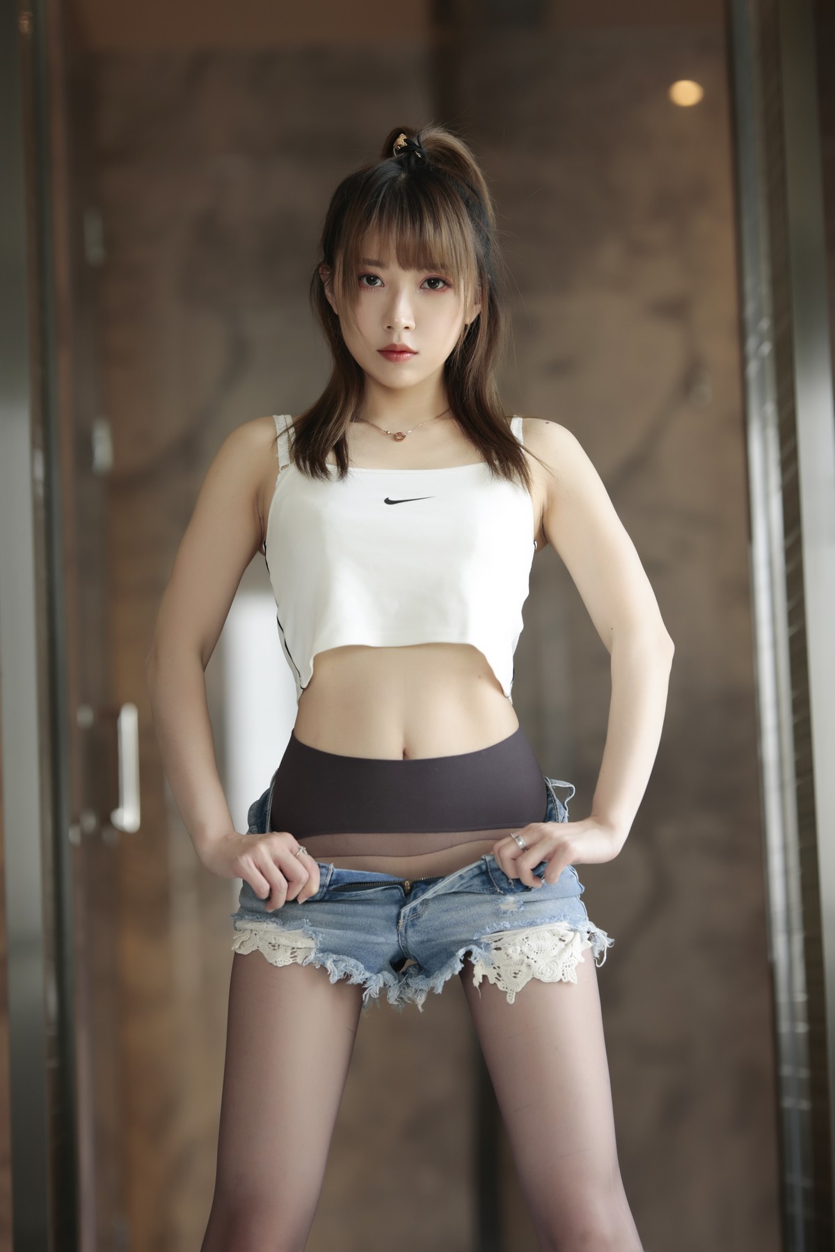xgyw.top_斗鱼主播小女巫露娜牛仔小裤裤主题私房半脱牛仔短裤露无内黑丝极致诱惑写真78P