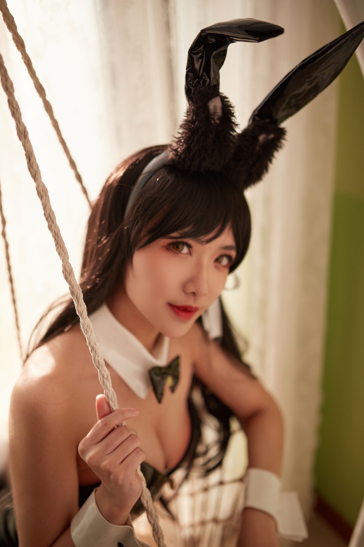 xgyw.top_网络美女源纱希喵喵喵爱宕兔女郎主题黑色低胸连体皮衣配蕾丝吊袜迷人诱惑写真31P