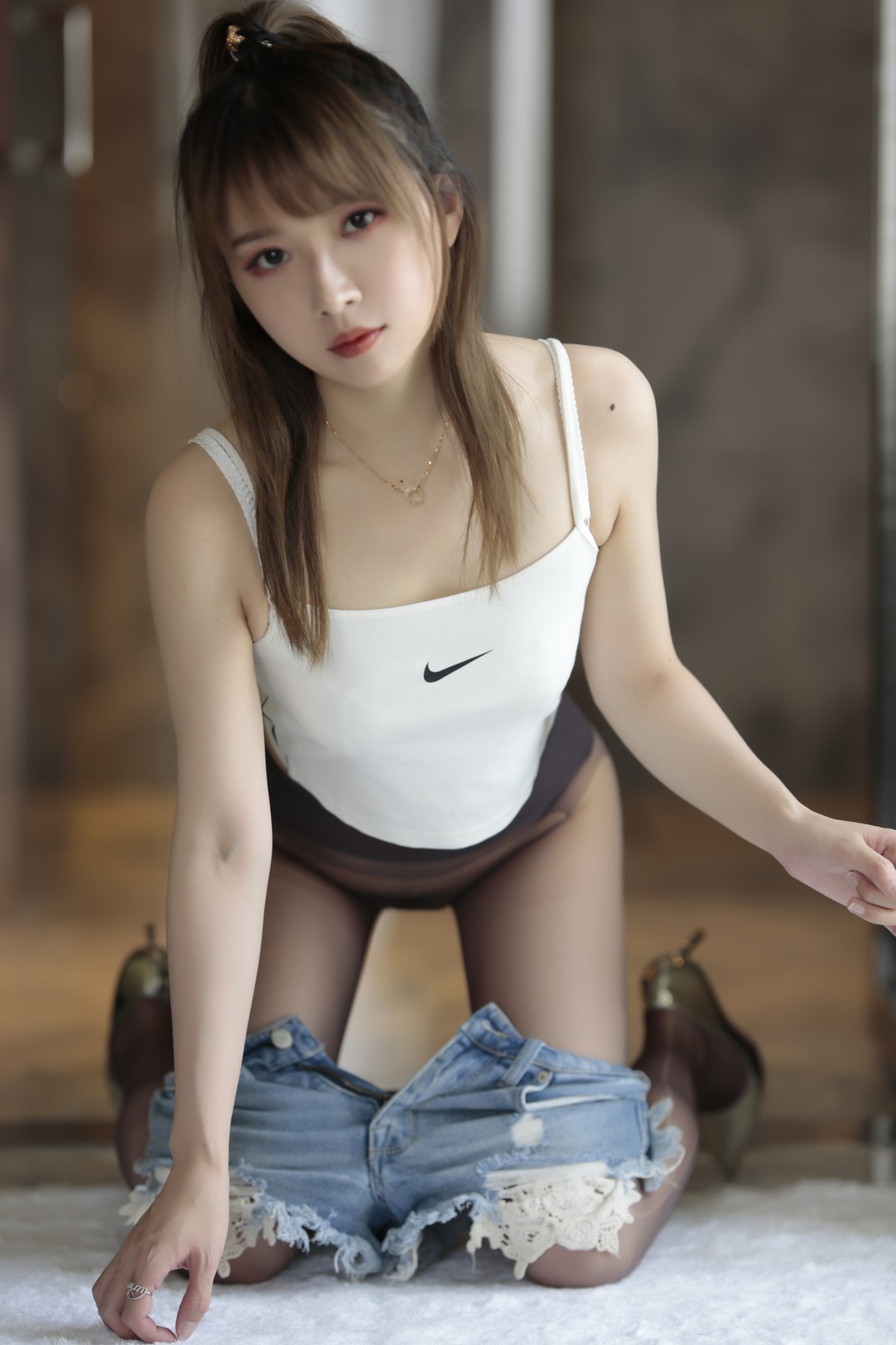 xgyw.top_斗鱼主播小女巫露娜牛仔小裤裤主题私房半脱牛仔短裤露无内黑丝极致诱惑写真78P