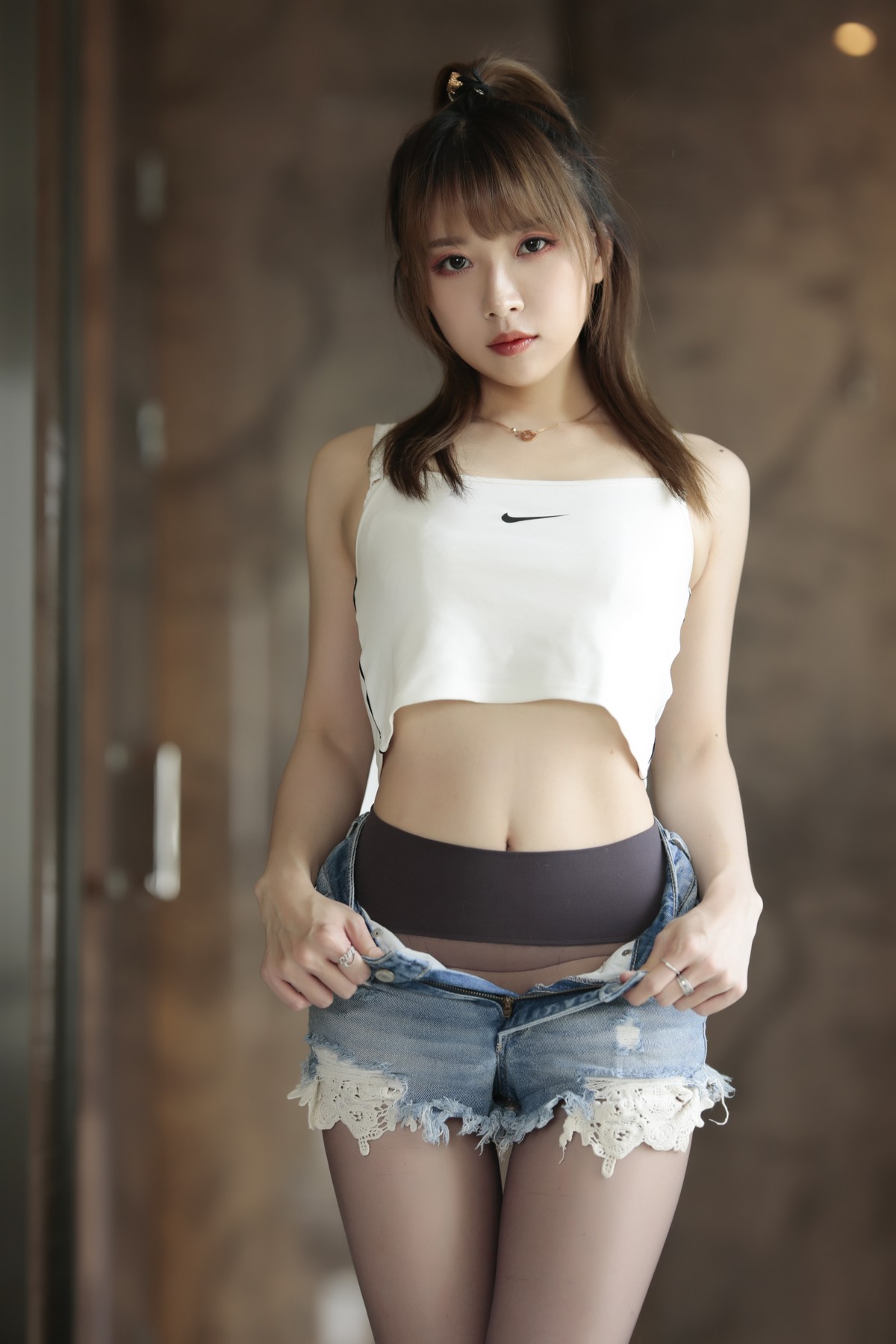 xgyw.top_斗鱼主播小女巫露娜牛仔小裤裤主题私房半脱牛仔短裤露无内黑丝极致诱惑写真78P