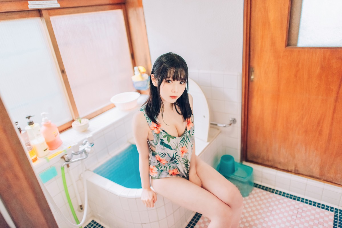 xgyw.top_微博妹纸霜月shimo-Summer主题私房性感吊带 黑丝猫女郎 泳池比基尼迷人写真95P