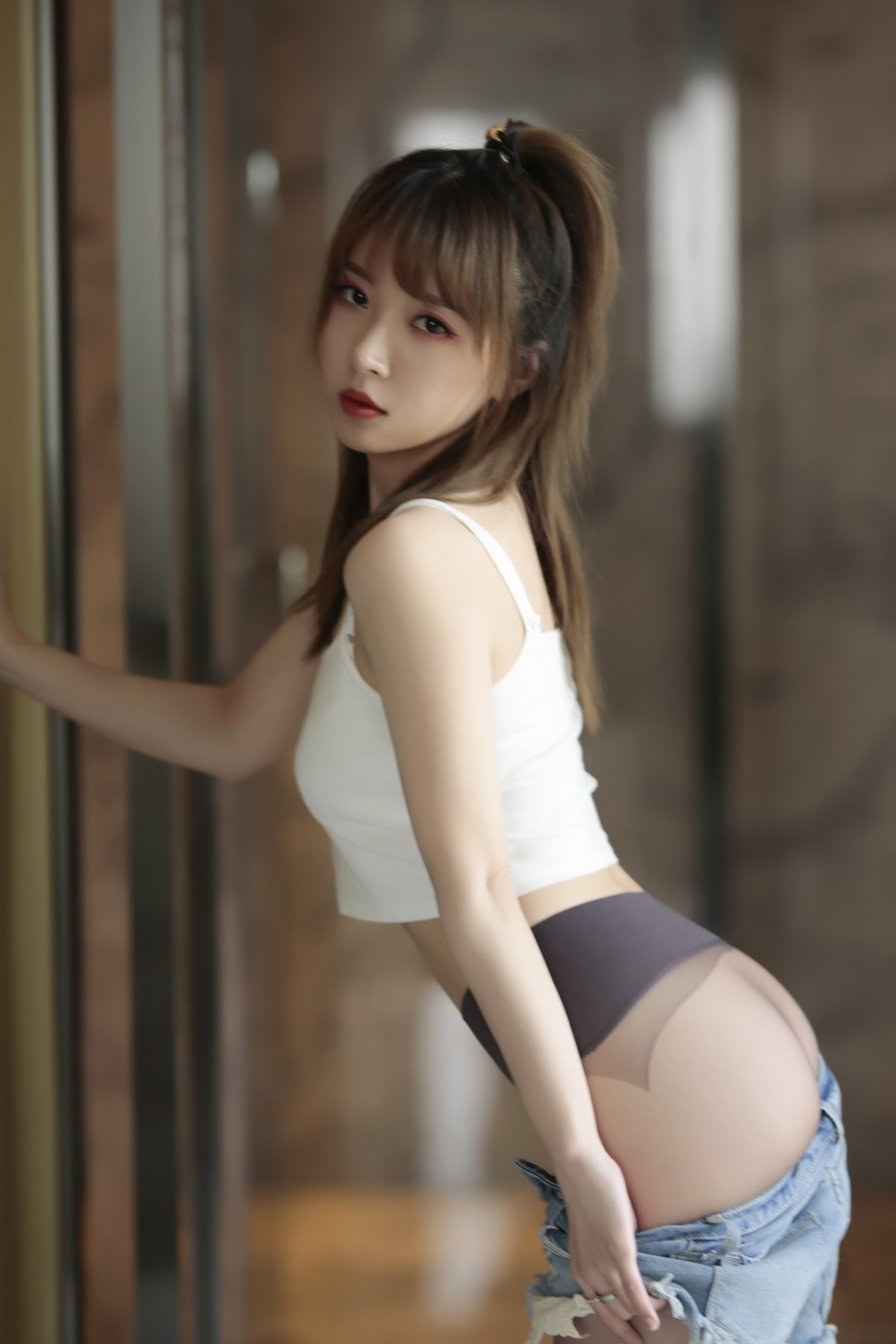 xgyw.top_斗鱼主播小女巫露娜牛仔小裤裤主题私房半脱牛仔短裤露无内黑丝极致诱惑写真78P
