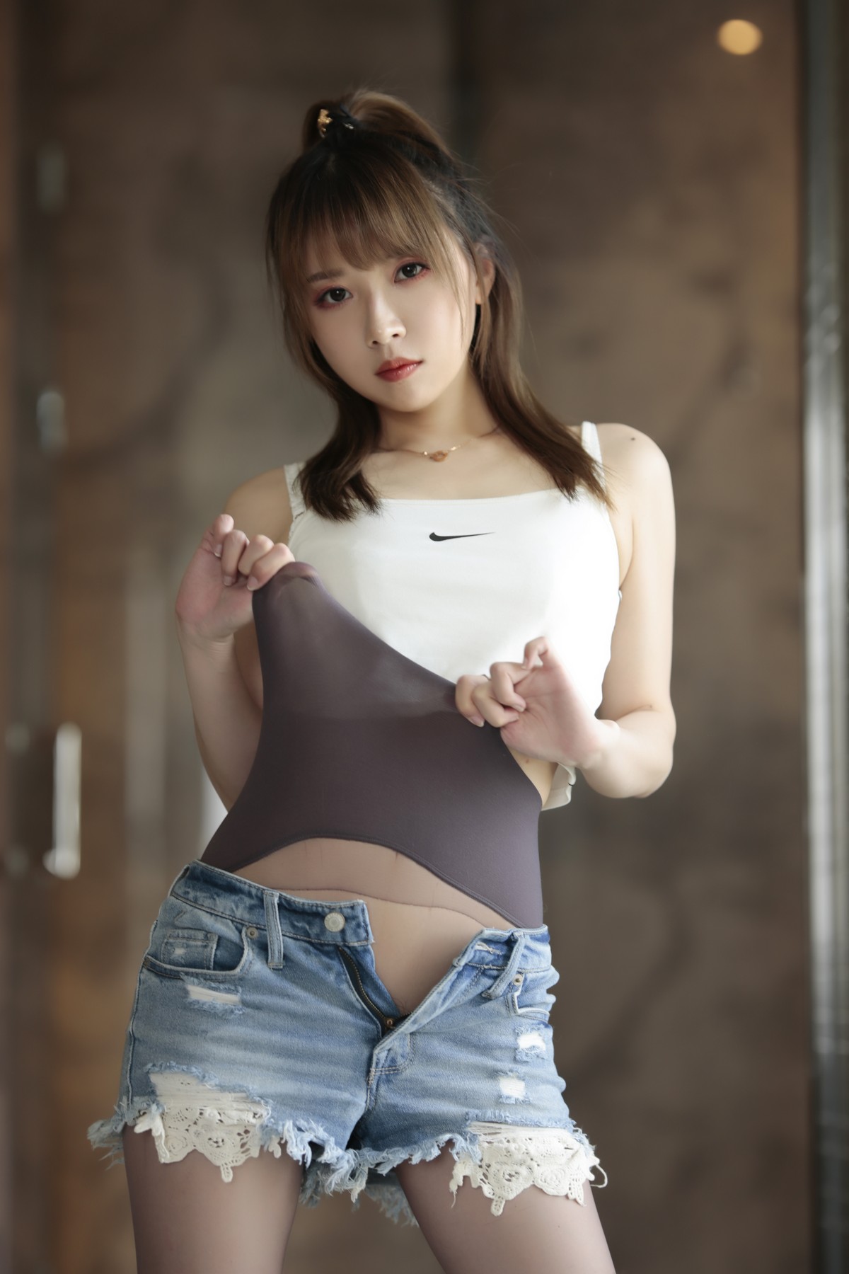 xgyw.top_斗鱼主播小女巫露娜牛仔小裤裤主题私房半脱牛仔短裤露无内黑丝极致诱惑写真78P