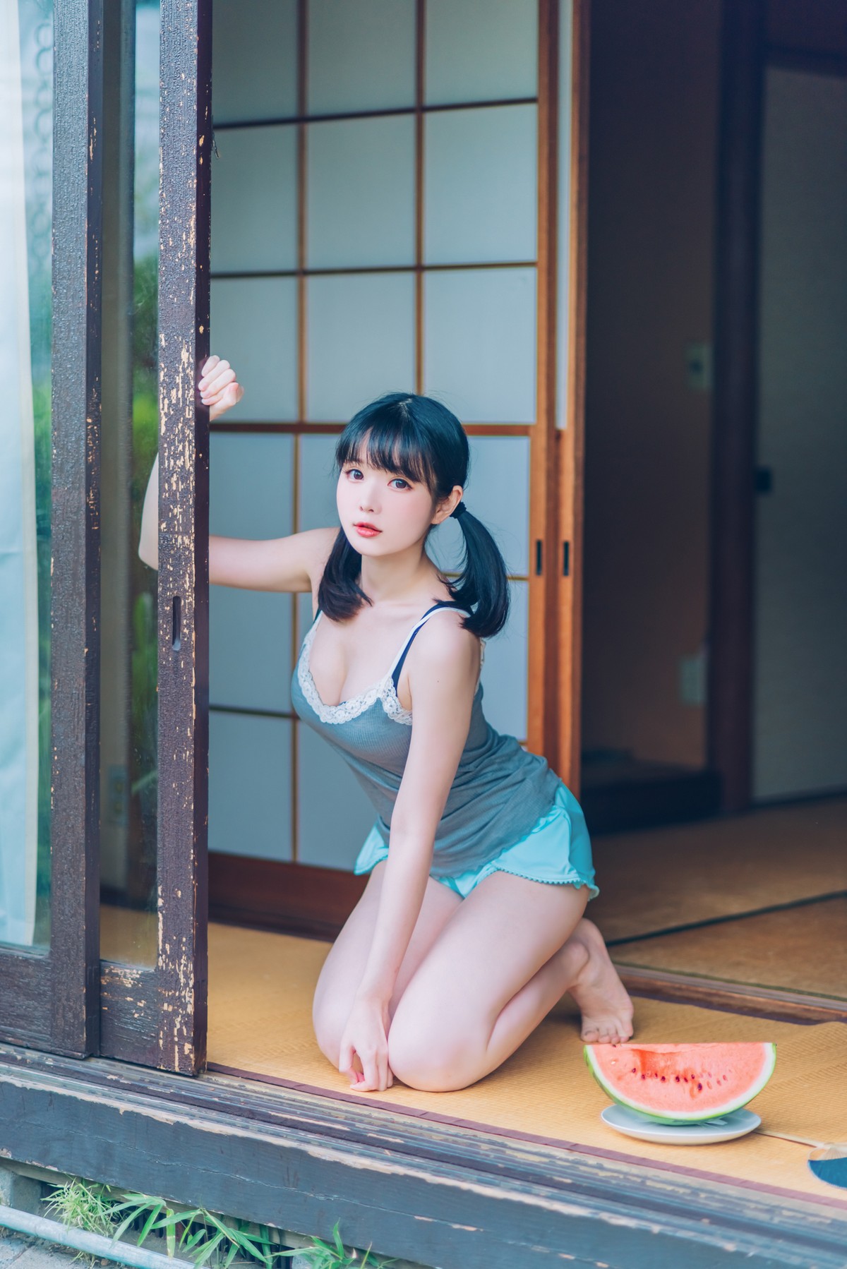 xgyw.top_微博妹纸霜月shimo-Summer主题私房性感吊带 黑丝猫女郎 泳池比基尼迷人写真95P