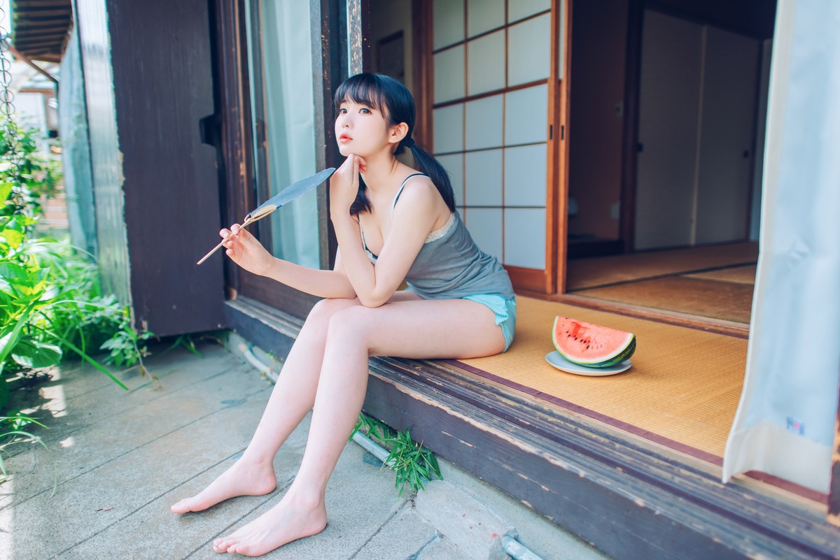 xgyw.top_微博妹纸霜月shimo-Summer主题私房性感吊带 黑丝猫女郎 泳池比基尼迷人写真95P