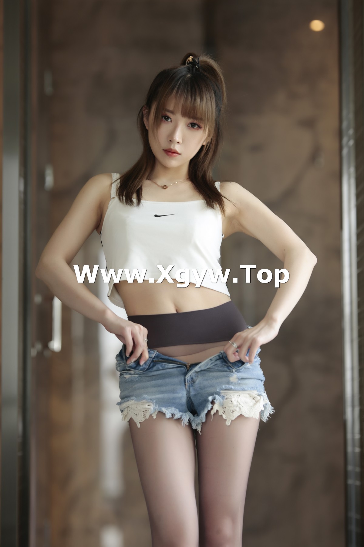 xgyw.top_斗鱼主播小女巫露娜牛仔小裤裤主题私房半脱牛仔短裤露无内黑丝极致诱惑写真78P