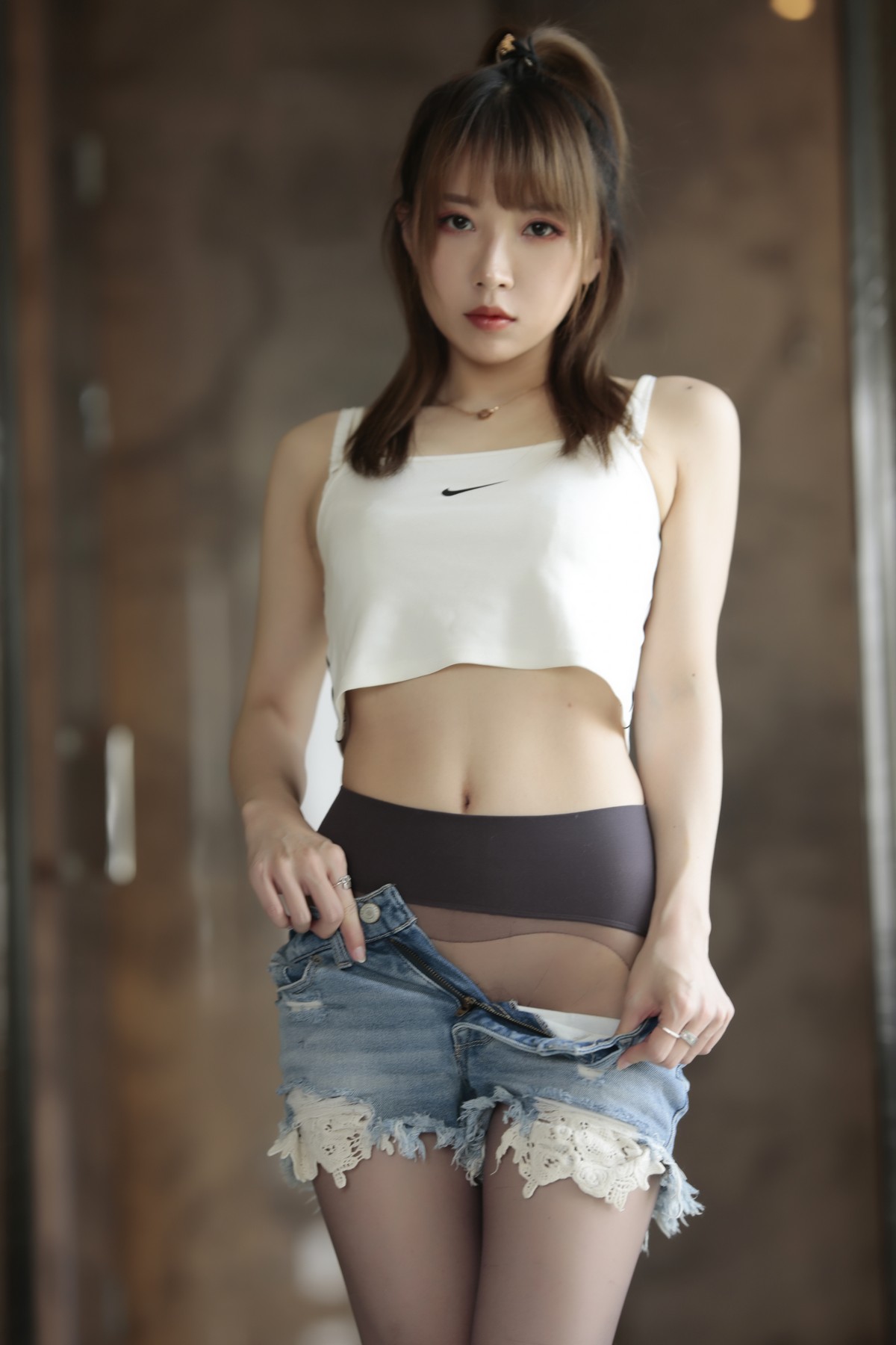 xgyw.top_斗鱼主播小女巫露娜牛仔小裤裤主题私房半脱牛仔短裤露无内黑丝极致诱惑写真78P