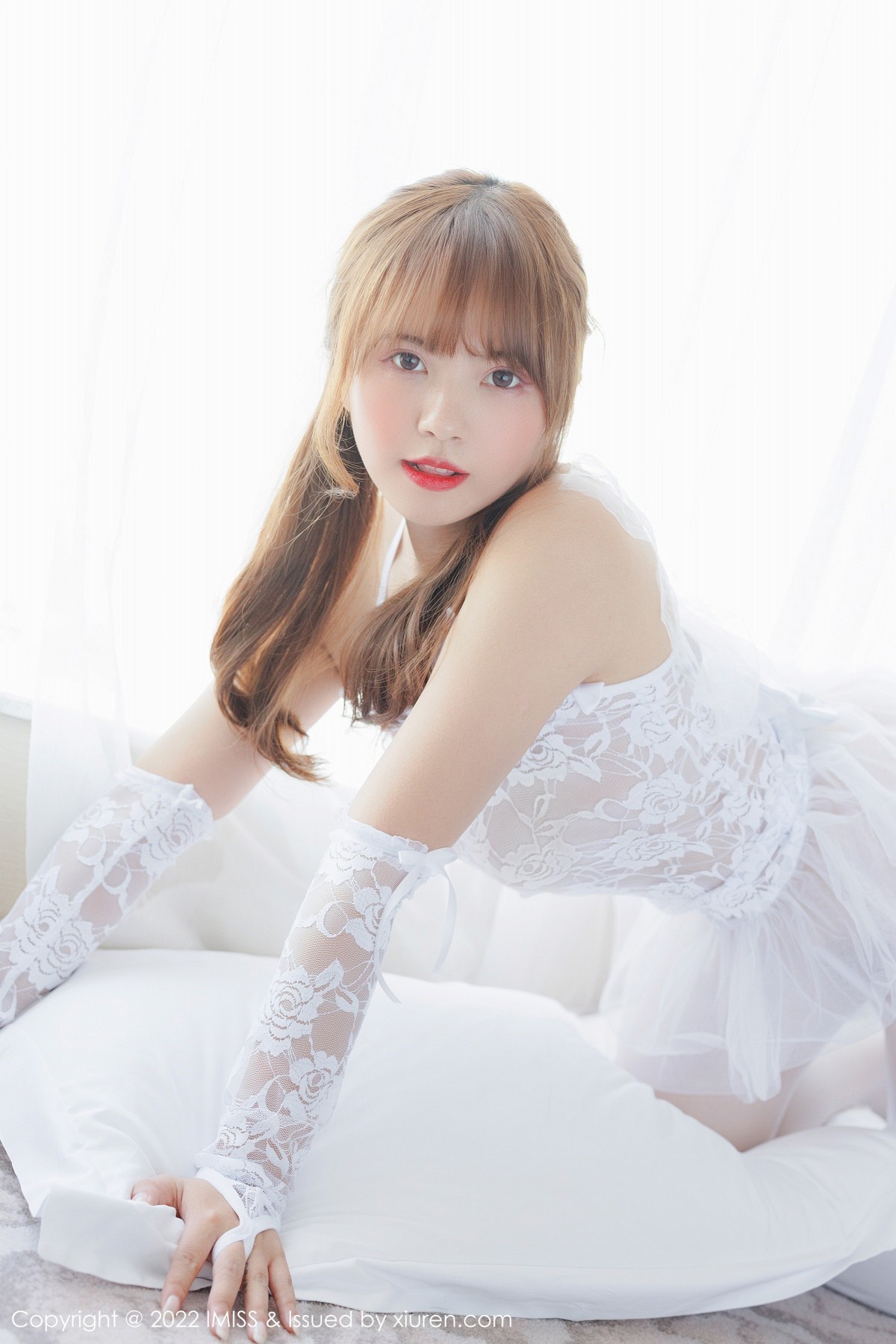 xgyw.top_[IMISS爱蜜社]Vol.674_模特张思允Nice性感白色蕾丝婚纱配白丝袜秀完美身材诱惑写真59P