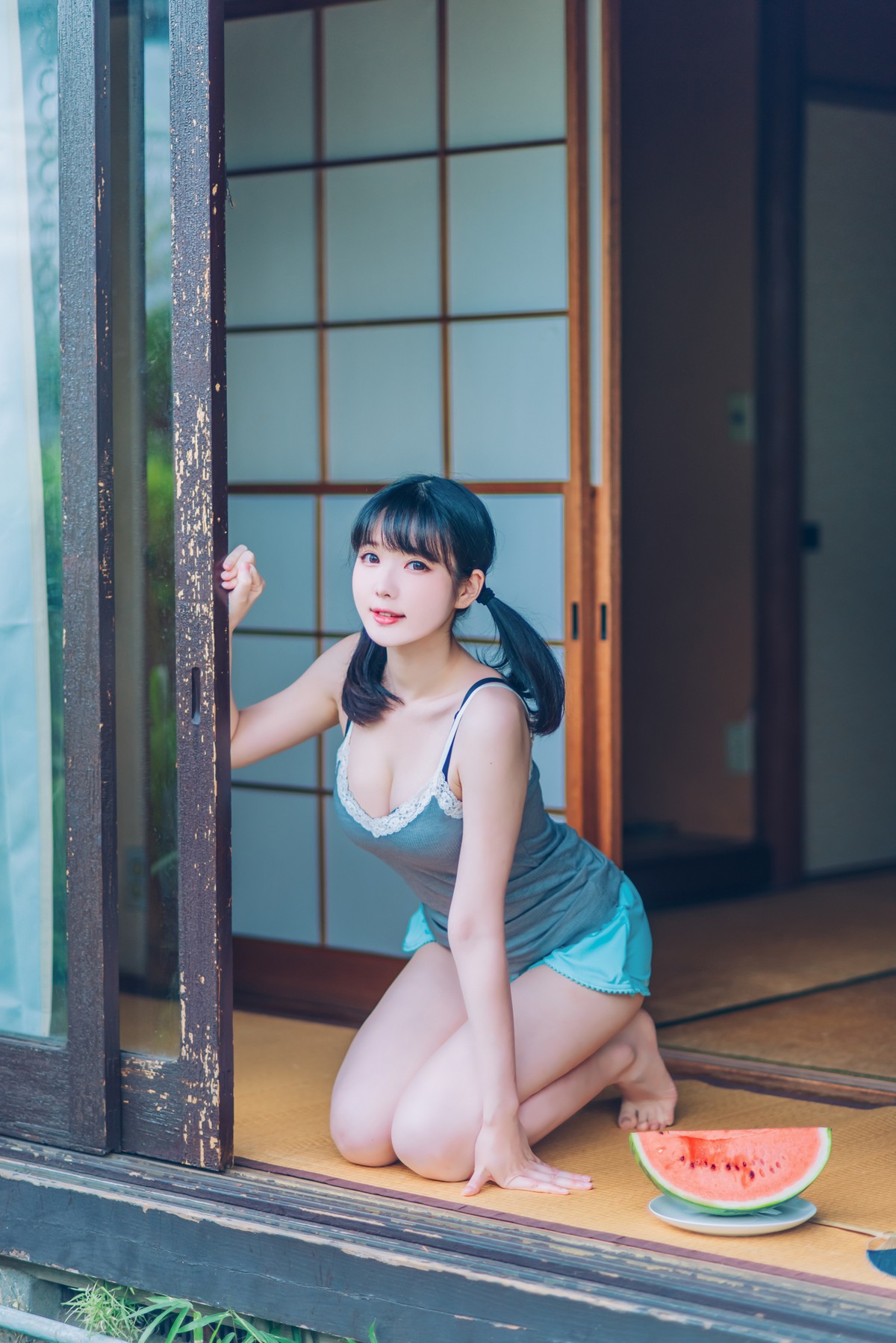 xgyw.top_微博妹纸霜月shimo-Summer主题私房性感吊带 黑丝猫女郎 泳池比基尼迷人写真95P