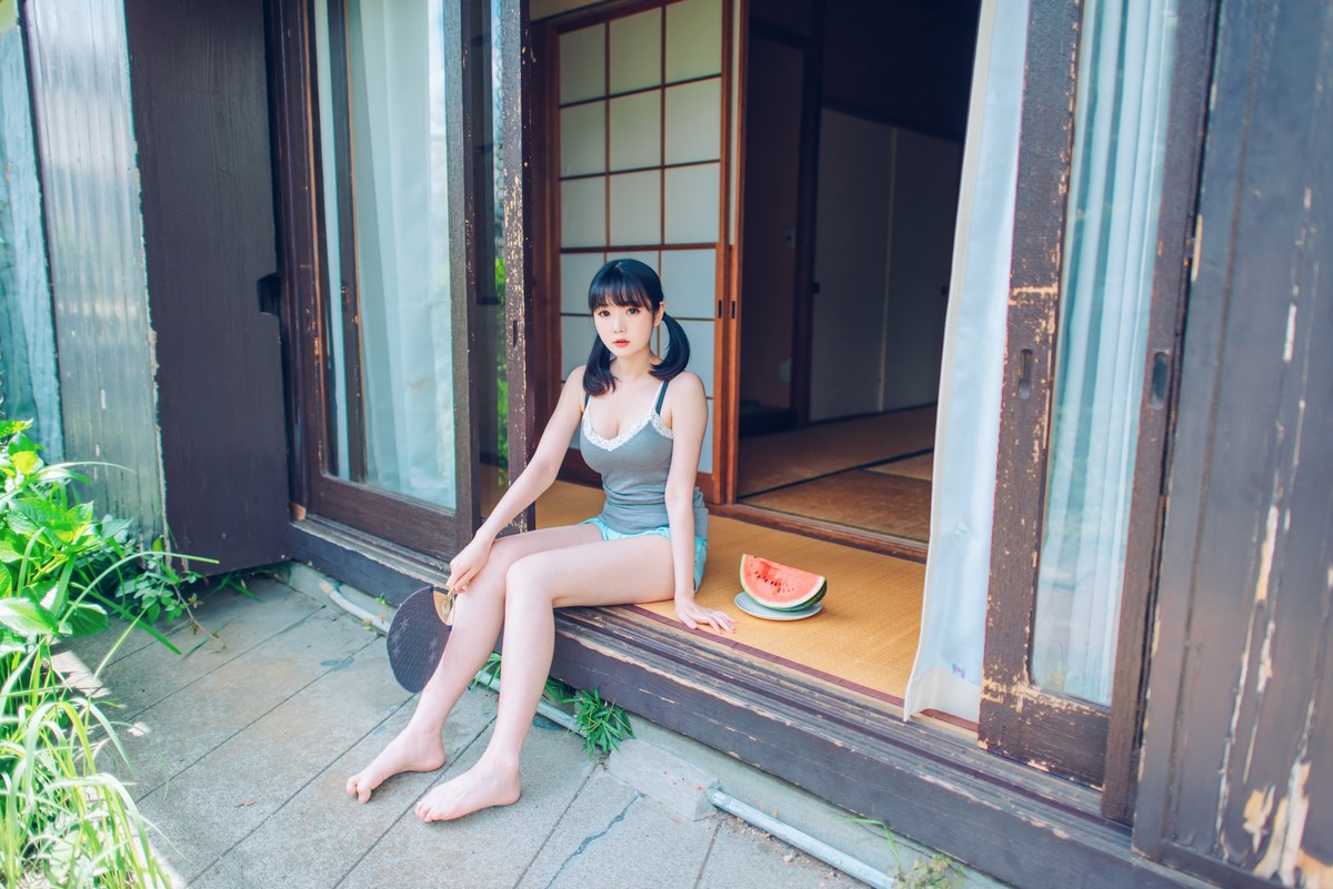 xgyw.top_微博妹纸霜月shimo-Summer主题私房性感吊带 黑丝猫女郎 泳池比基尼迷人写真95P