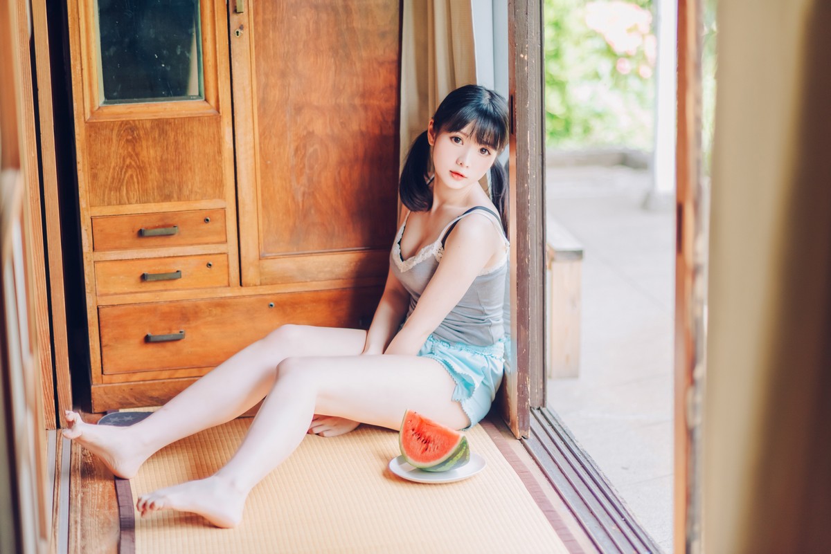 xgyw.top_微博妹纸霜月shimo-Summer主题私房性感吊带 黑丝猫女郎 泳池比基尼迷人写真95P