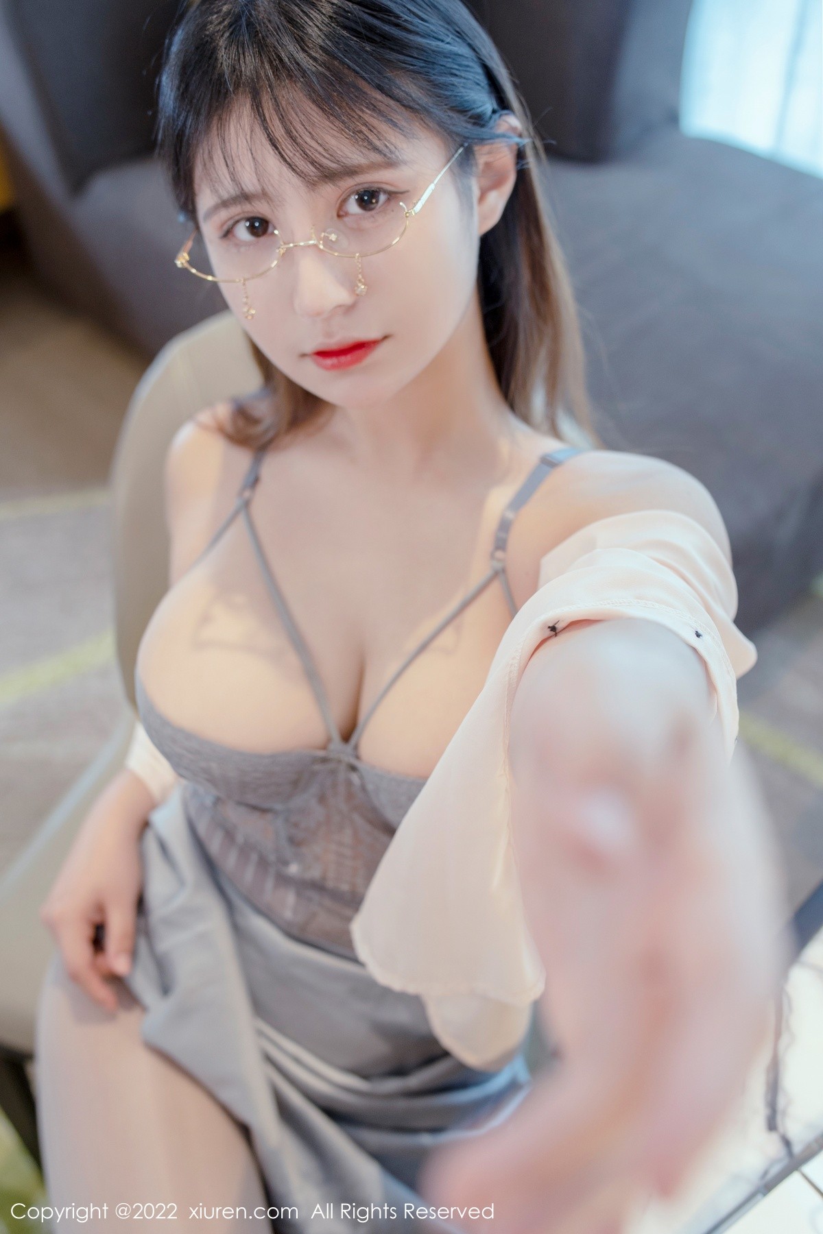 xgyw.top_XiuRen第4808期_模特久久Aimee私房灰色露胸内衣配灰丝袜秀丰满身材诱惑写真67P