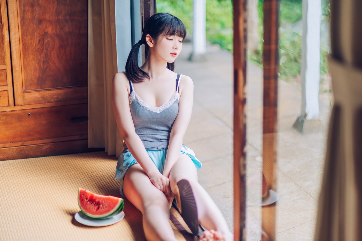 xgyw.top_微博妹纸霜月shimo-Summer主题私房性感吊带 黑丝猫女郎 泳池比基尼迷人写真95P