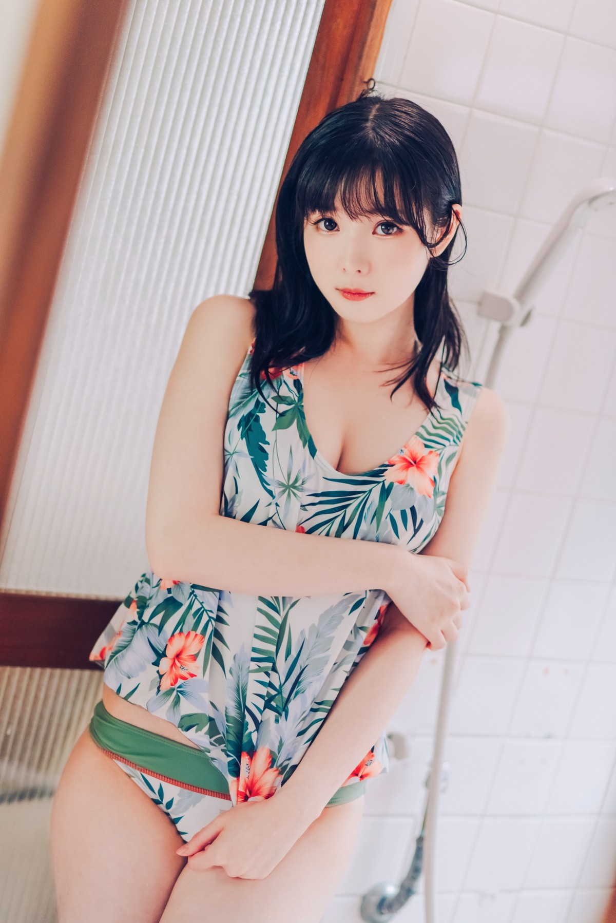xgyw.top_微博妹纸霜月shimo-Summer主题私房性感吊带 黑丝猫女郎 泳池比基尼迷人写真95P