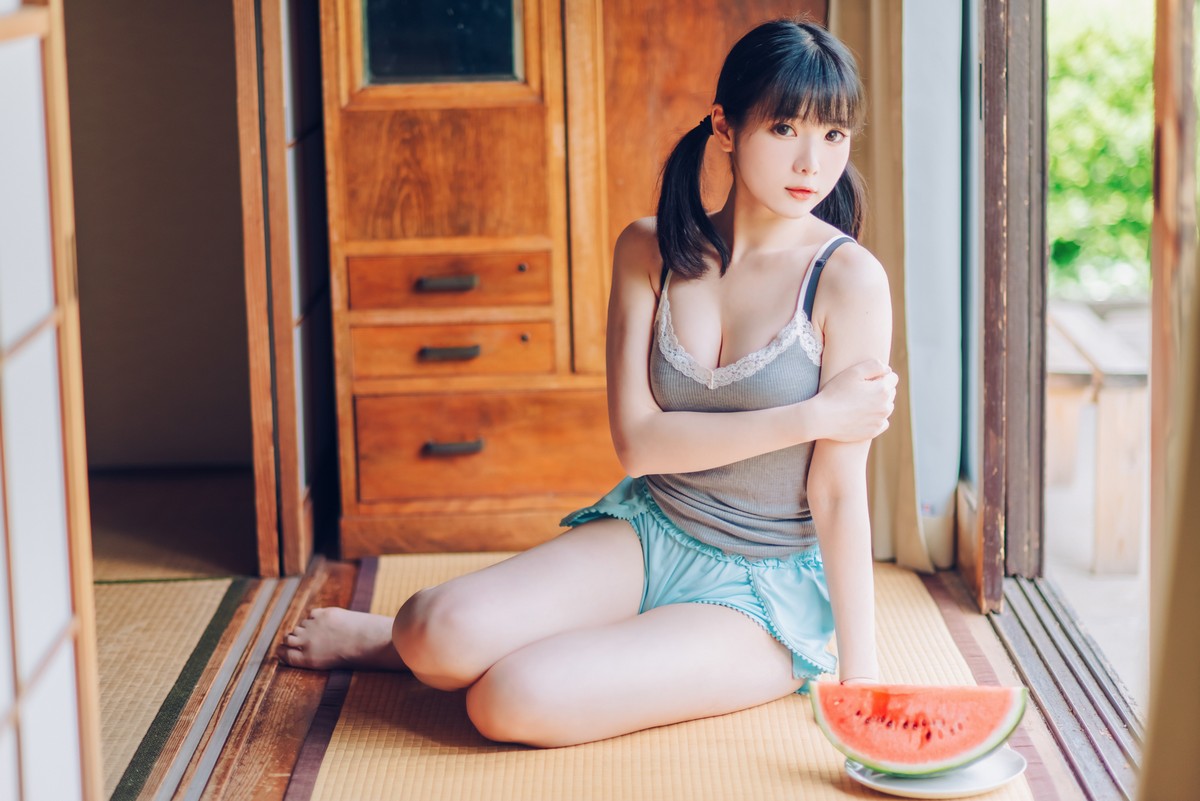 xgyw.top_微博妹纸霜月shimo-Summer主题私房性感吊带 黑丝猫女郎 泳池比基尼迷人写真95P