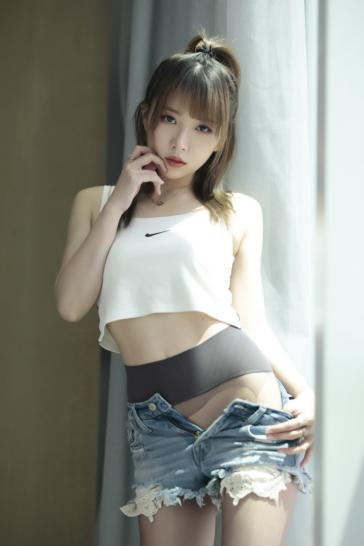 xgyw.top_斗鱼主播小女巫露娜牛仔小裤裤主题私房半脱牛仔短裤露无内黑丝极致诱惑写真78P