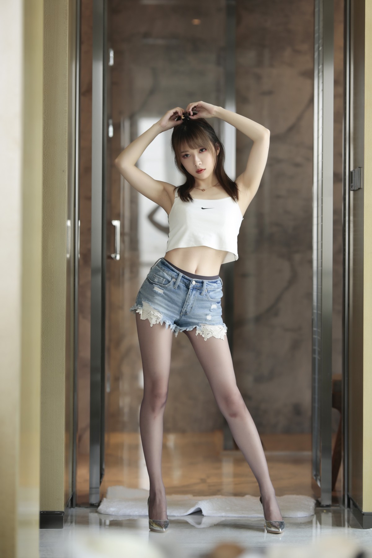xgyw.top_斗鱼主播小女巫露娜牛仔小裤裤主题私房半脱牛仔短裤露无内黑丝极致诱惑写真78P