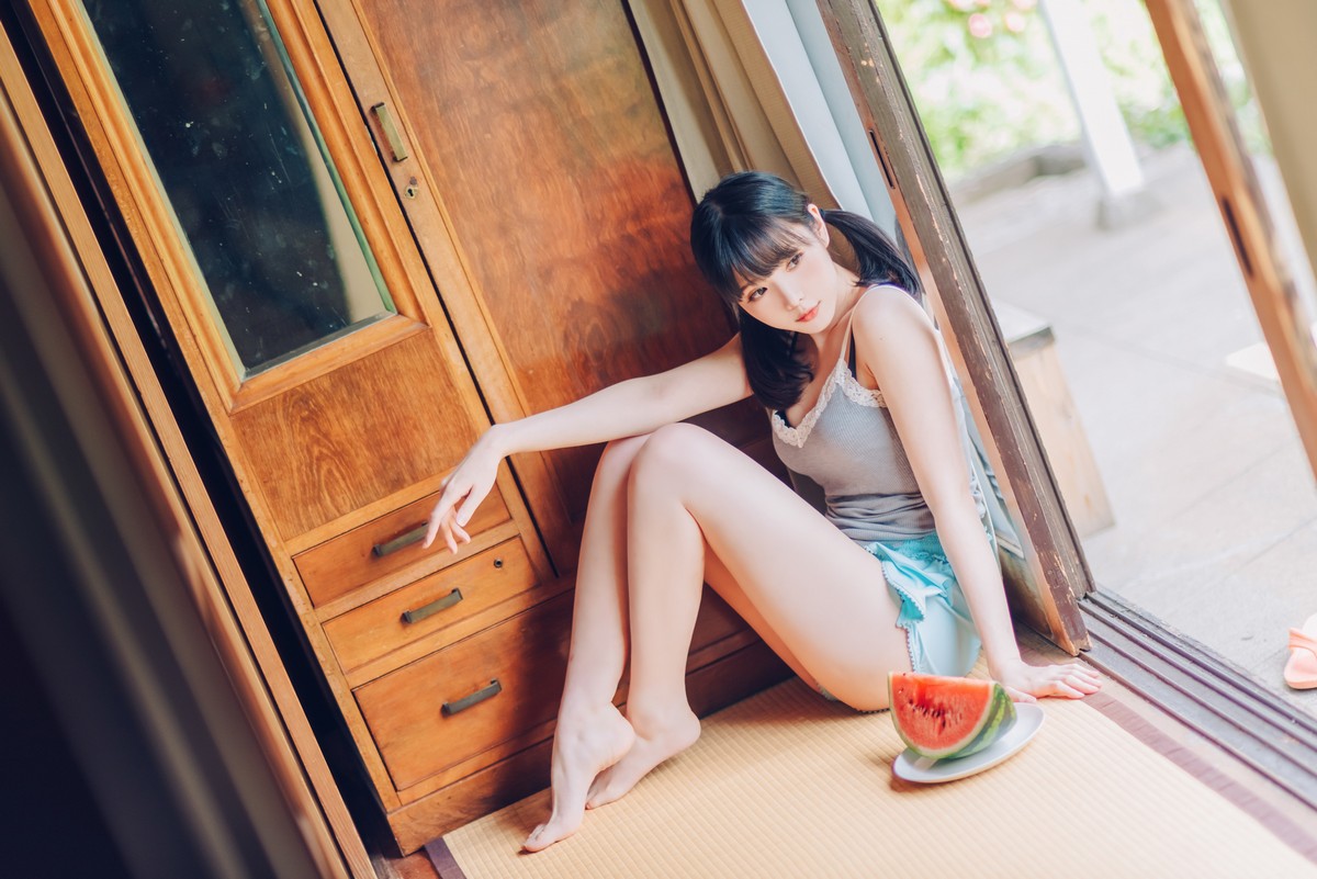 xgyw.top_微博妹纸霜月shimo-Summer主题私房性感吊带 黑丝猫女郎 泳池比基尼迷人写真95P