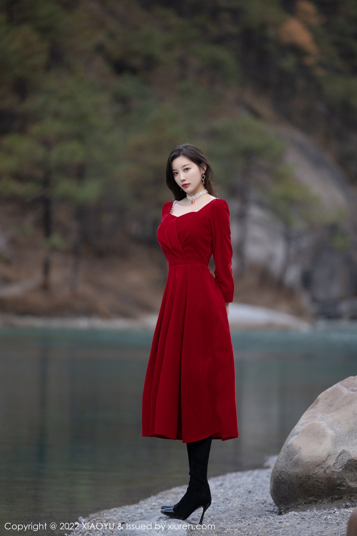 xgyw.top_[XiaoYu画语界]Vol.750_女神杨晨晨Yome丽江心愿旅拍性感花色旗袍配开档黑丝诱惑写真78P