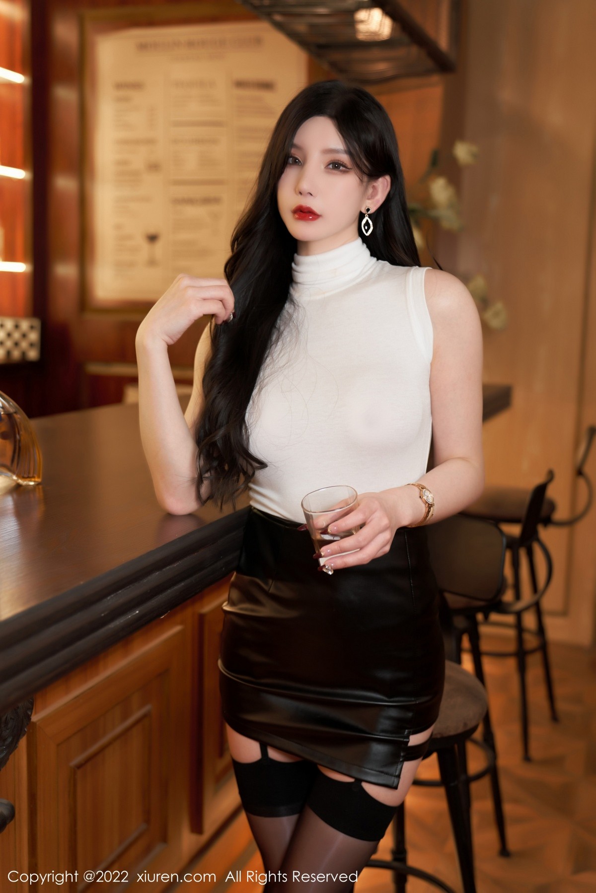 xgyw.top_XiuRen第4822期_女神周于希Sally白色真空上衣配黑短裙露黑丝吊袜撩人诱惑写真84P